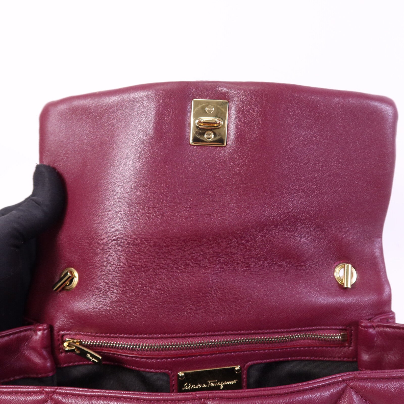 Salvatore Ferragamo 羊皮皮革Chain Shoulder金扣鏈帶肩背袋