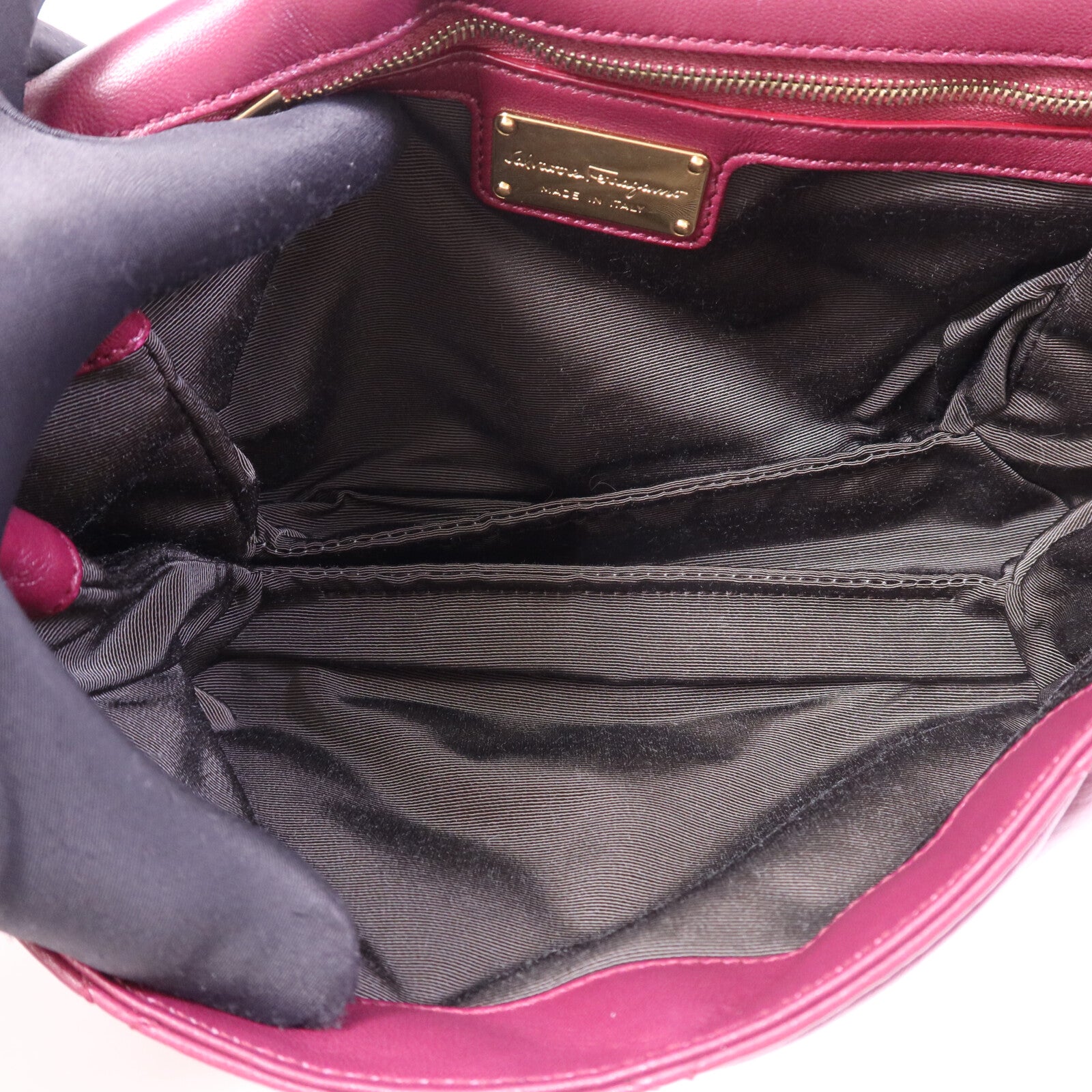 Salvatore Ferragamo 羊皮皮革Chain Shoulder金扣鏈帶肩背袋