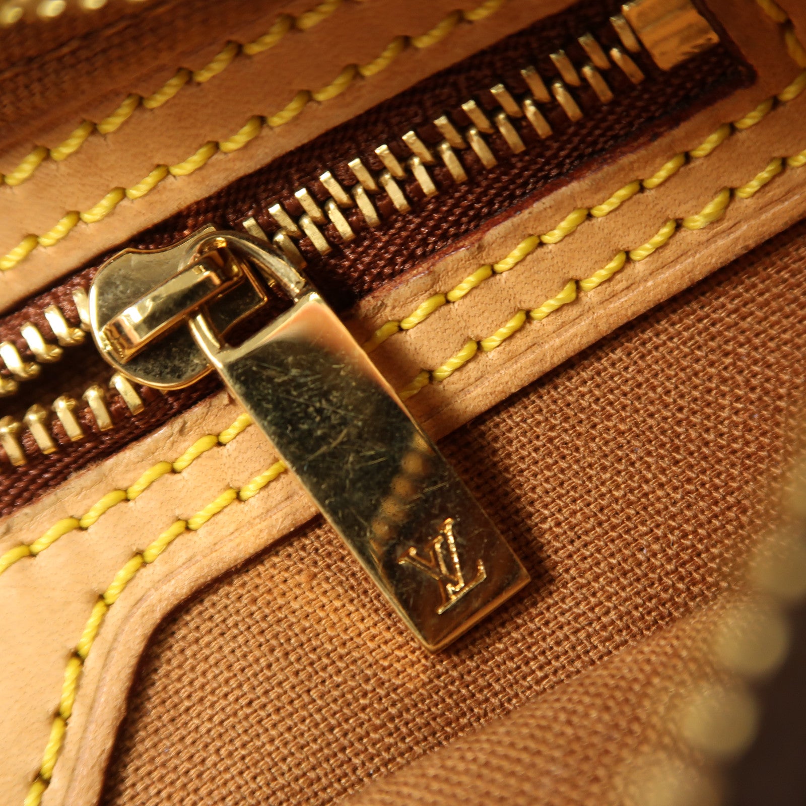 LOUIS VUITTON Monogram Trotteur金扣肩背袋啡色