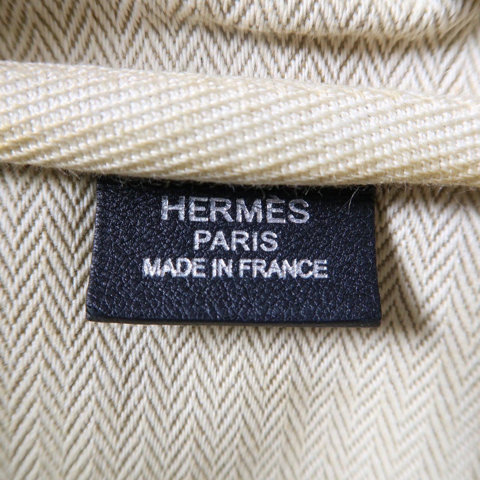HERMES 【激減優惠】Toile H帆布/牛皮皮革Victoria 2 12H銀扣手挽袋黑色/灰色
