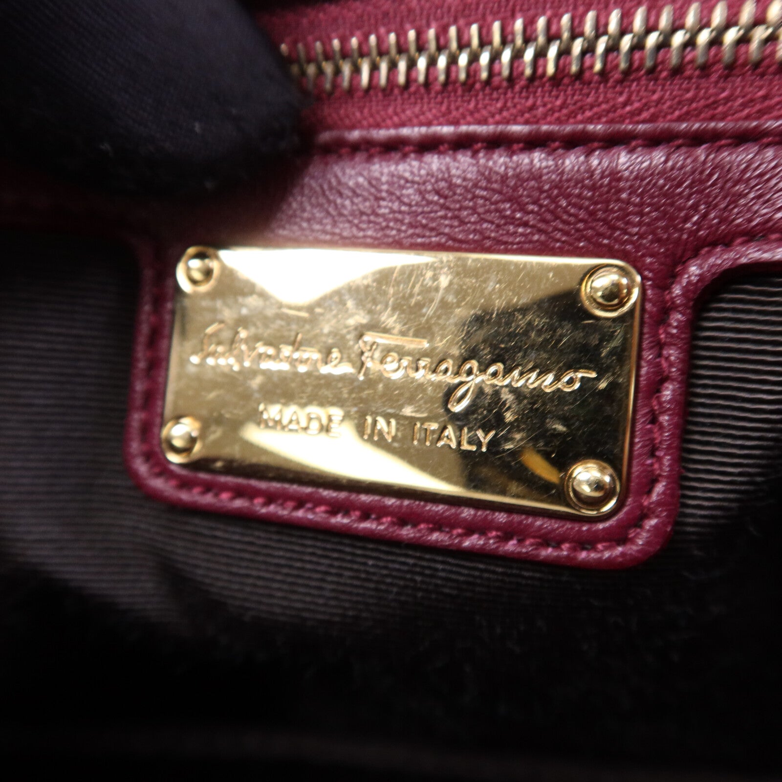 Salvatore Ferragamo 羊皮皮革Chain Shoulder金扣鏈帶肩背袋