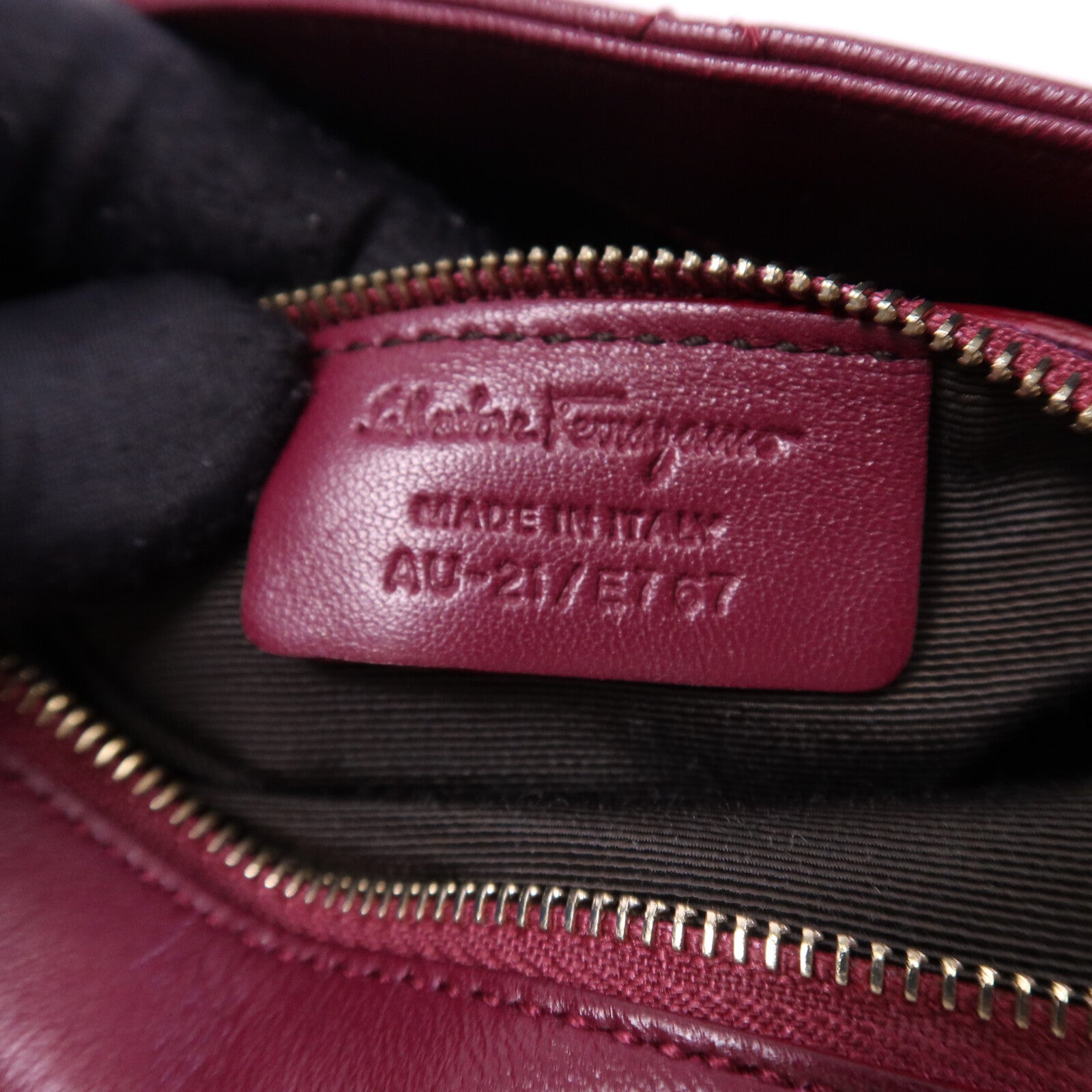 Salvatore Ferragamo 羊皮皮革Chain Shoulder金扣鏈帶肩背袋