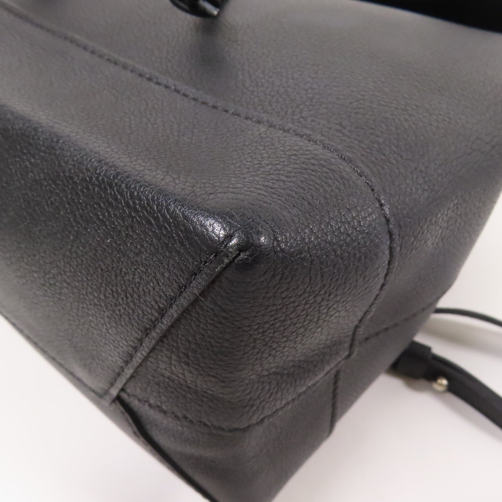 LOUIS VUITTON 牛皮皮革Lock Me Backpack銀扣背包