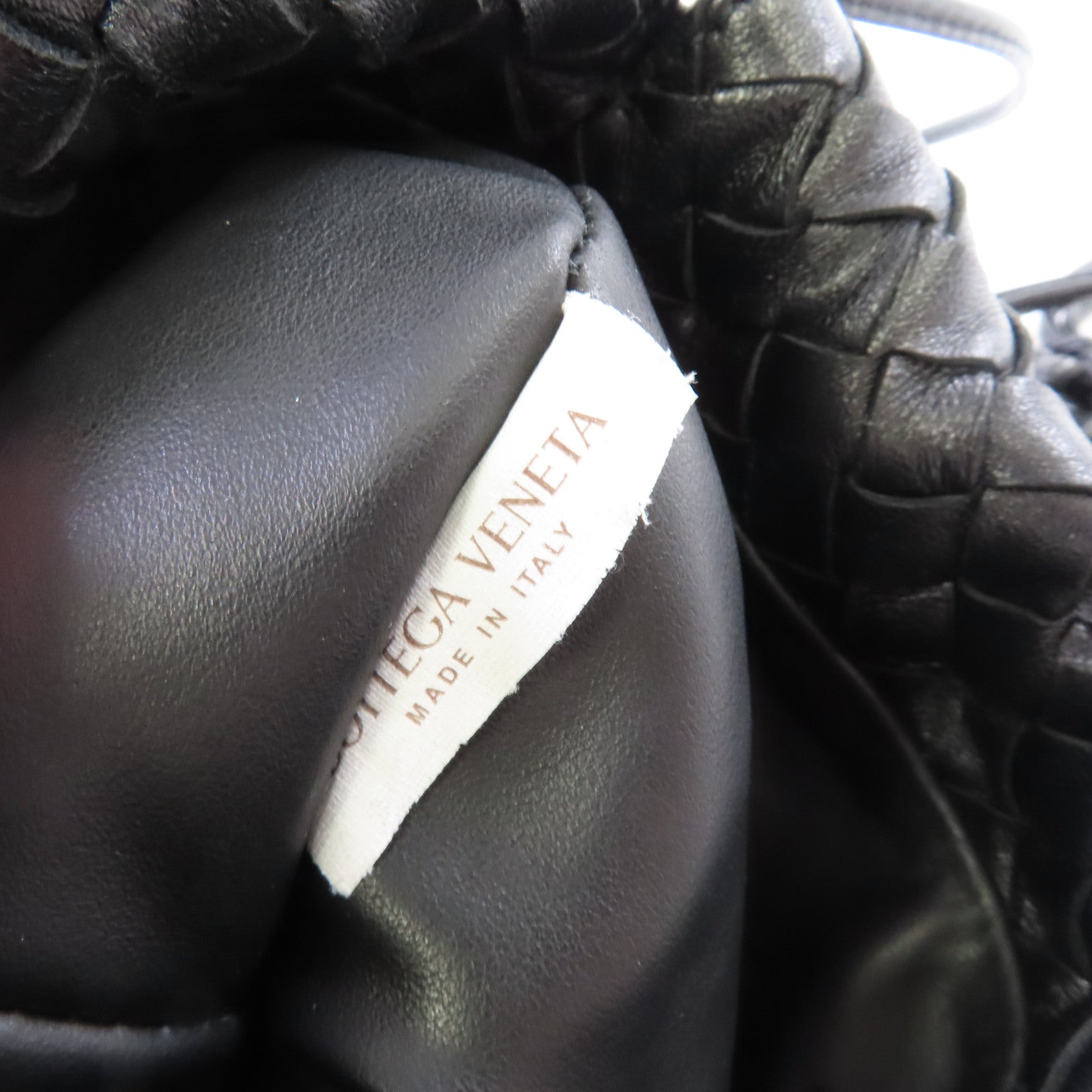 BOTTEGA VENETA 織紋皮革Mini Bulb Shoulder Bag金扣肩背袋黑色