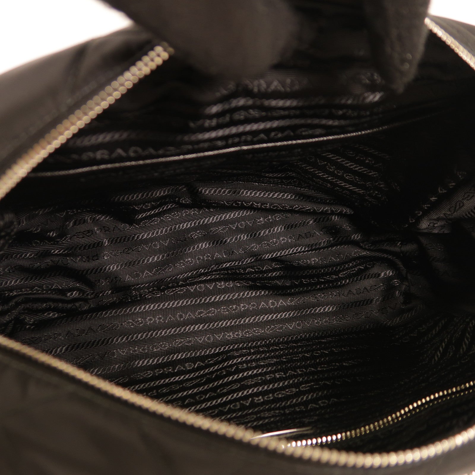 PRADA 尼龍Shoulder Bag銀扣肩背袋