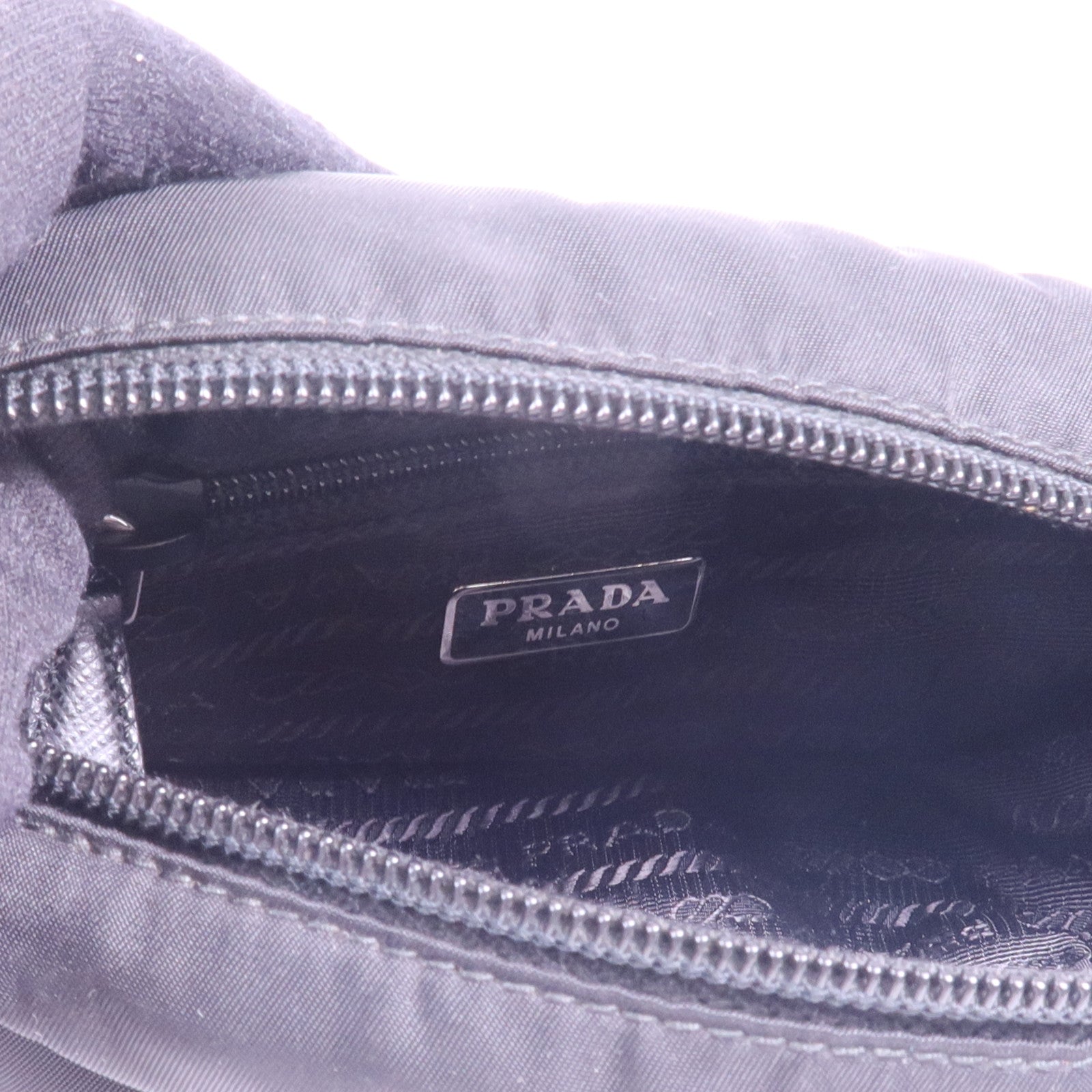 PRADA 尼龍Pouch銀扣手拿包