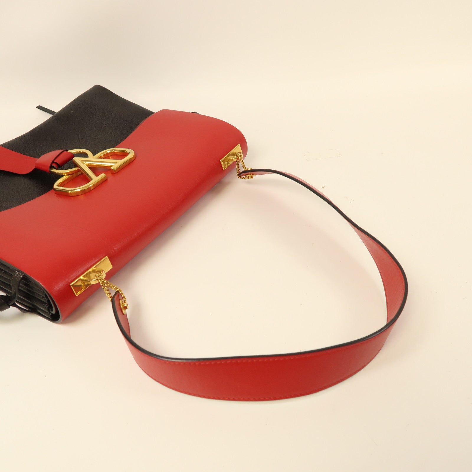 Valentino 牛皮皮革Shoulder Bag金扣肩背袋黑色/紅色