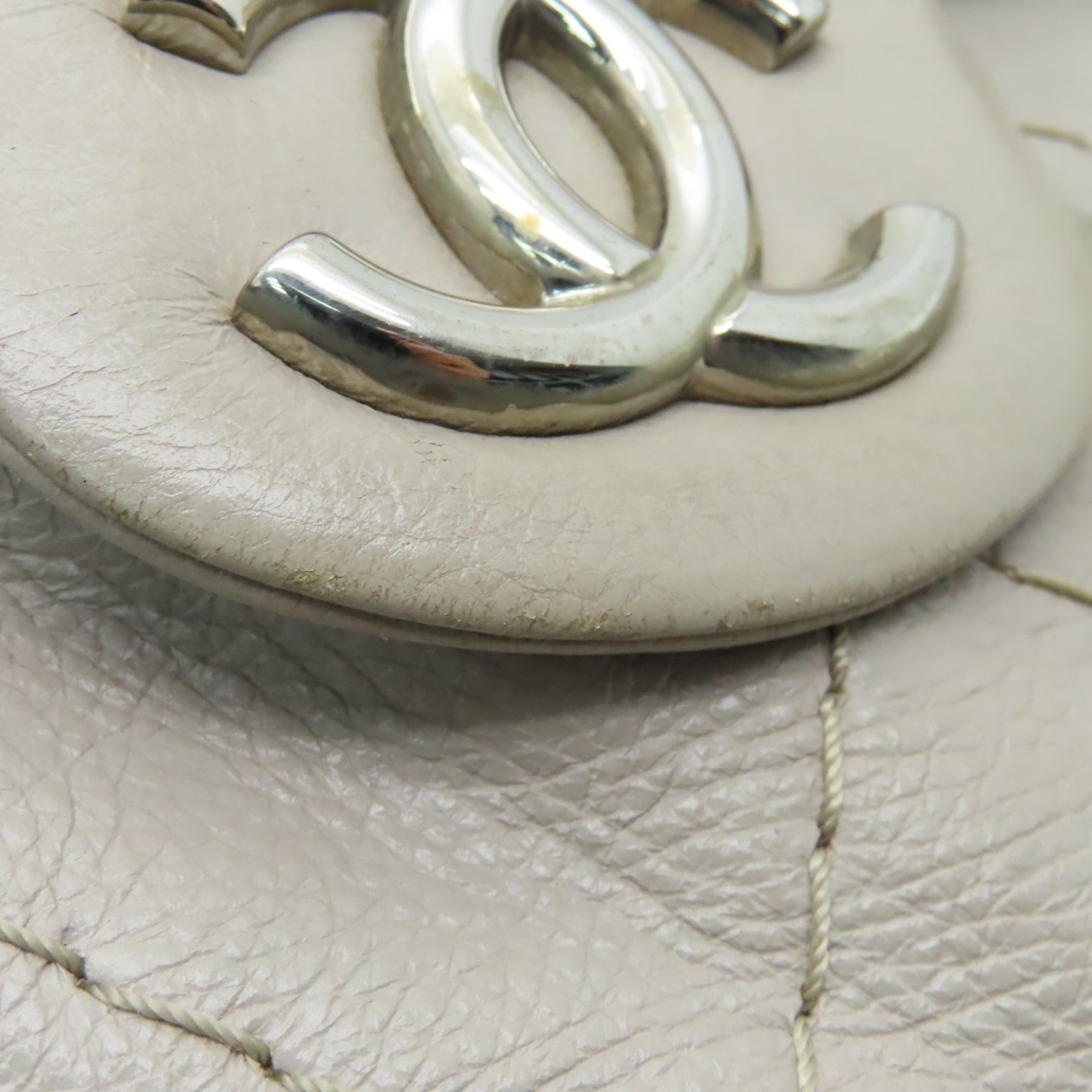 CHANEL 【激減優惠】菱格牛皮皮革Shoulder Bag銀扣肩背袋米色