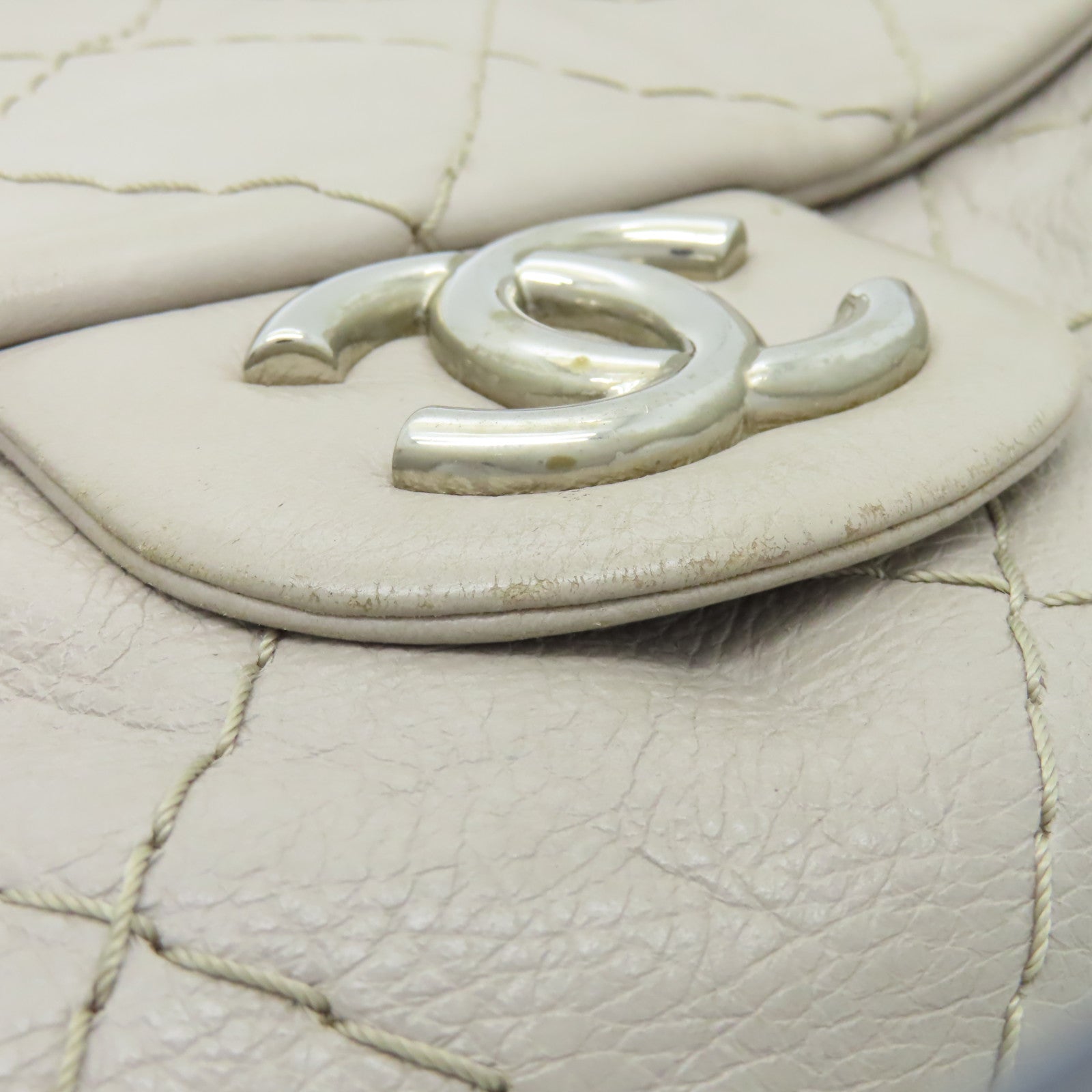 CHANEL 【激減優惠】菱格牛皮皮革Shoulder Bag銀扣肩背袋米色