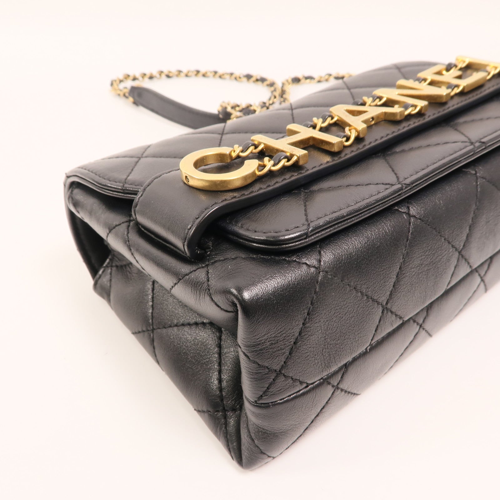 CHANEL 牛皮皮革Enchained Flap金扣鏈帶肩背袋