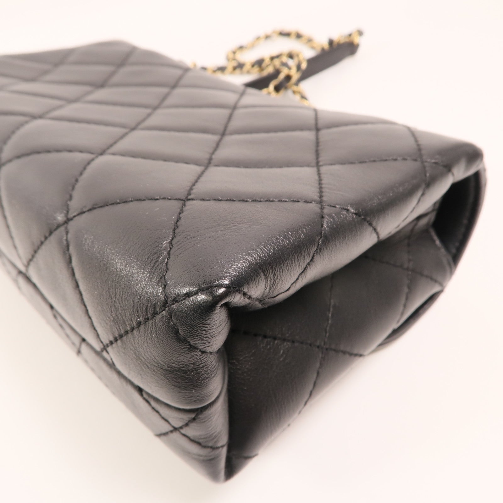 CHANEL 牛皮皮革Enchained Flap金扣鏈帶肩背袋