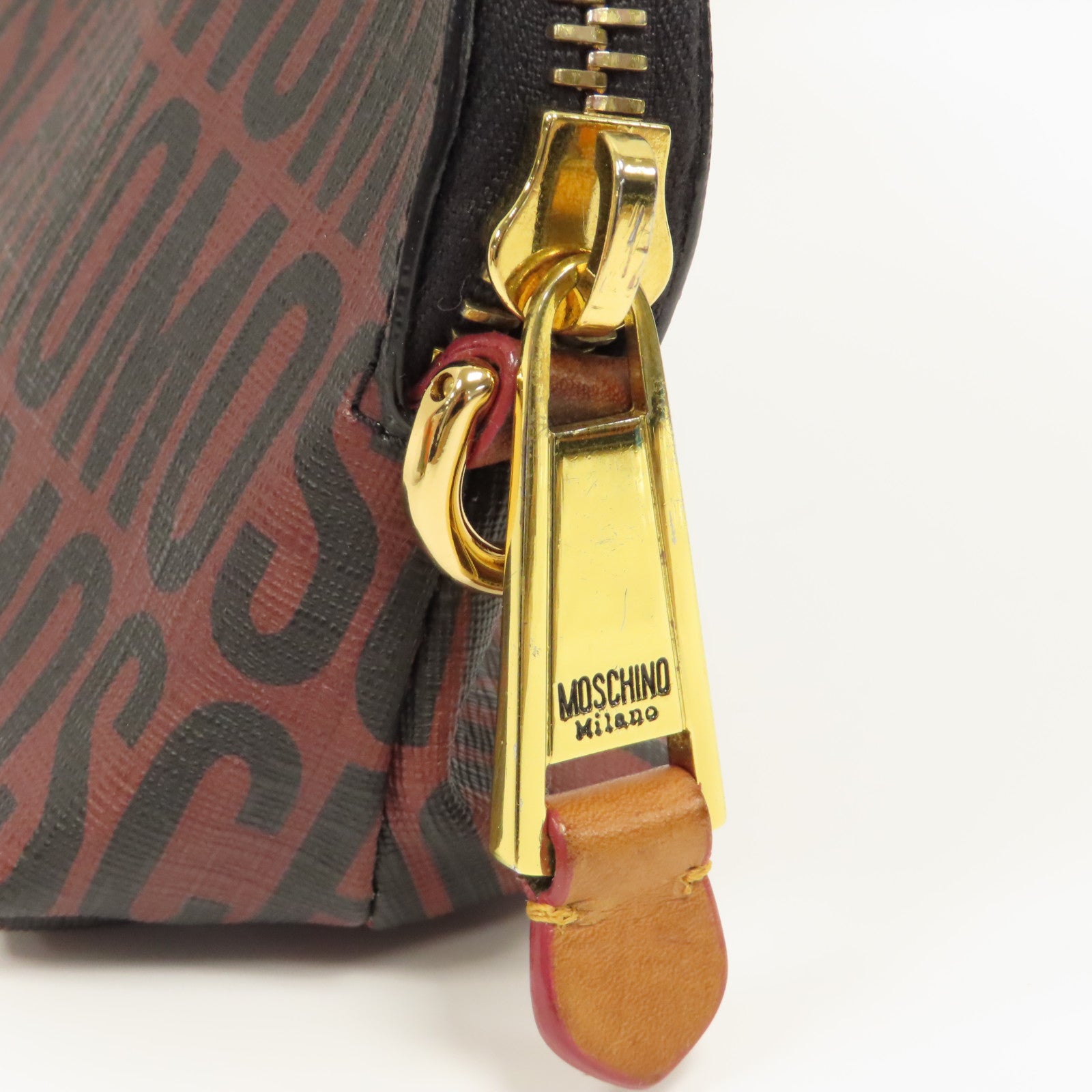 MOSCHINO 塗層帆布Super Mario Yoshi Pouch金扣手拿包黑色/啡色