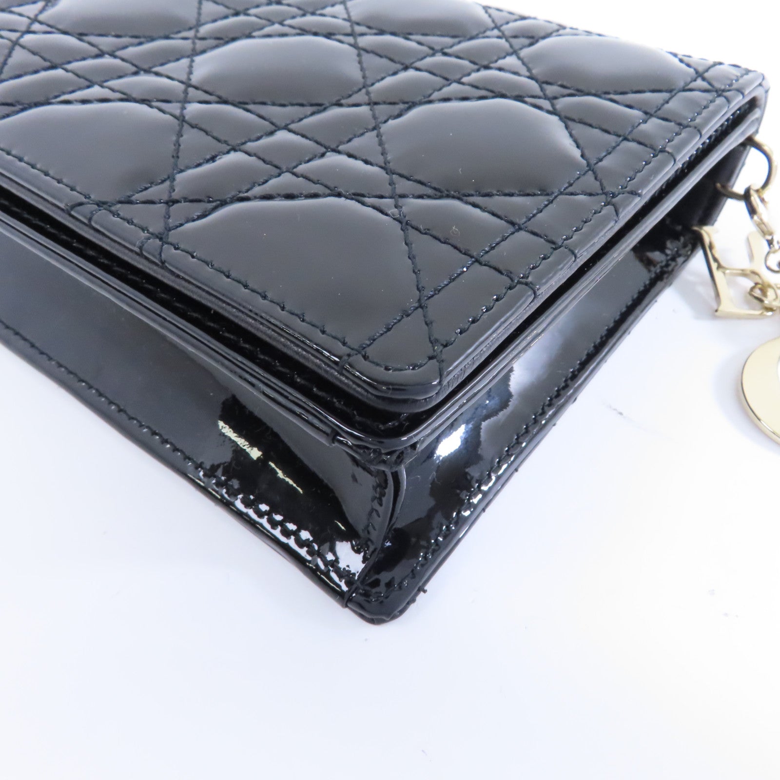 Dior 漆皮皮革Lady Dior Pouch金扣肩背袋黑色