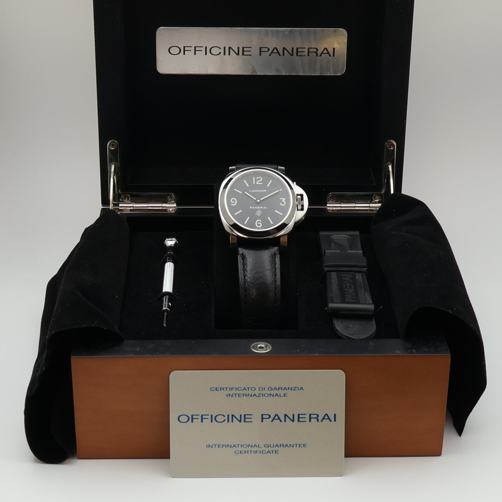 PANERAI Luminor Base PAM00000