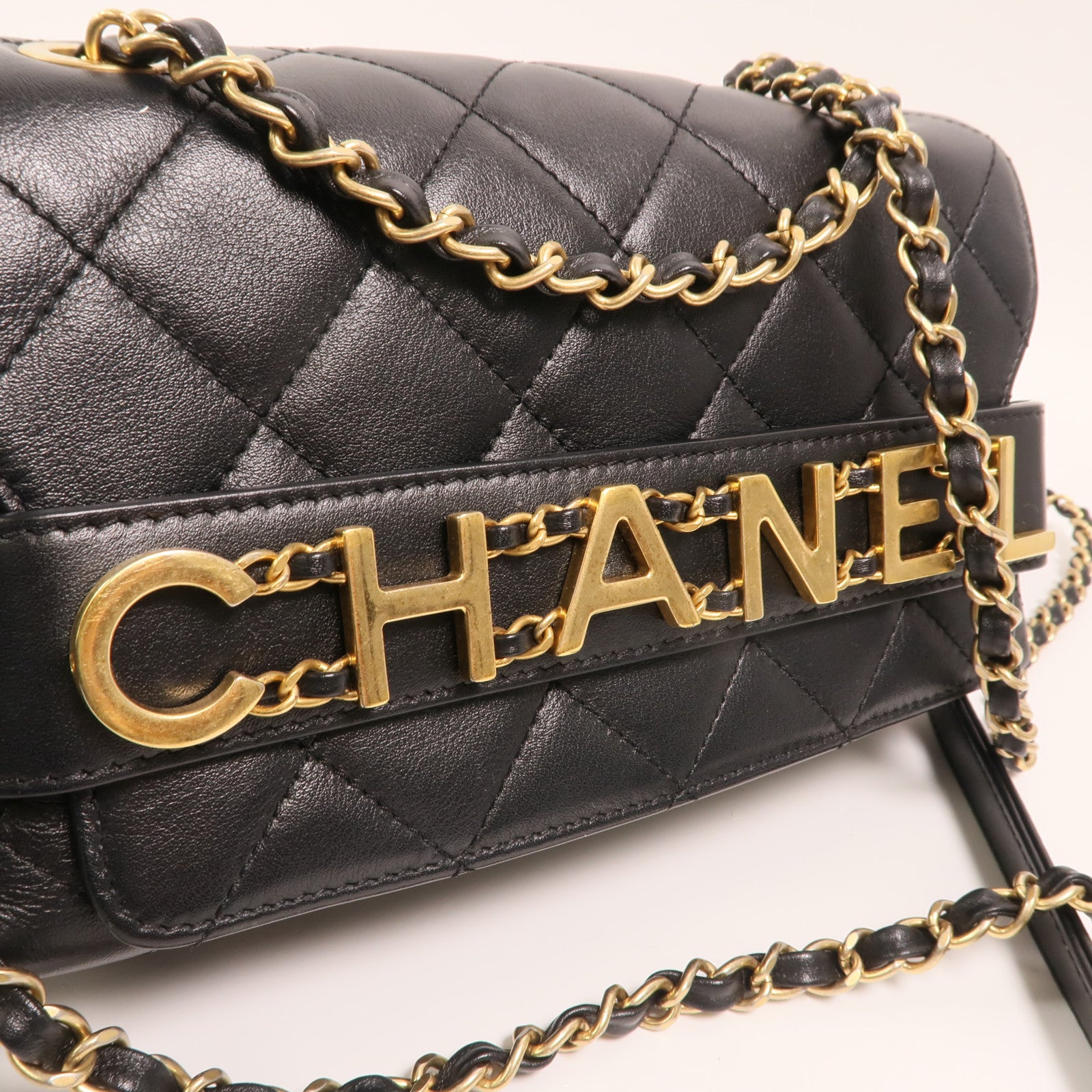 CHANEL 牛皮皮革Enchained Flap金扣鏈帶肩背袋