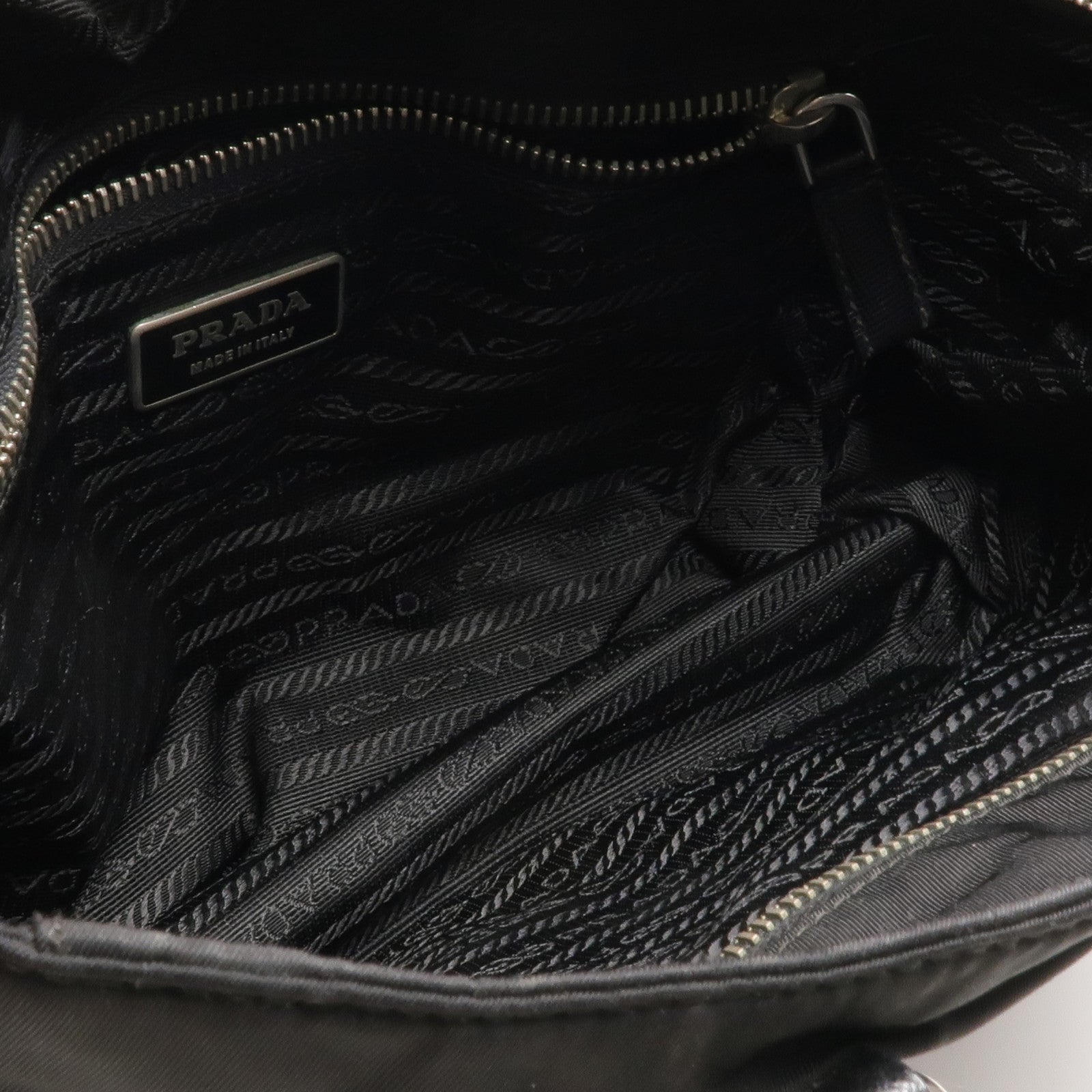 PRADA 尼龍Shoulder Bag銀扣肩背袋