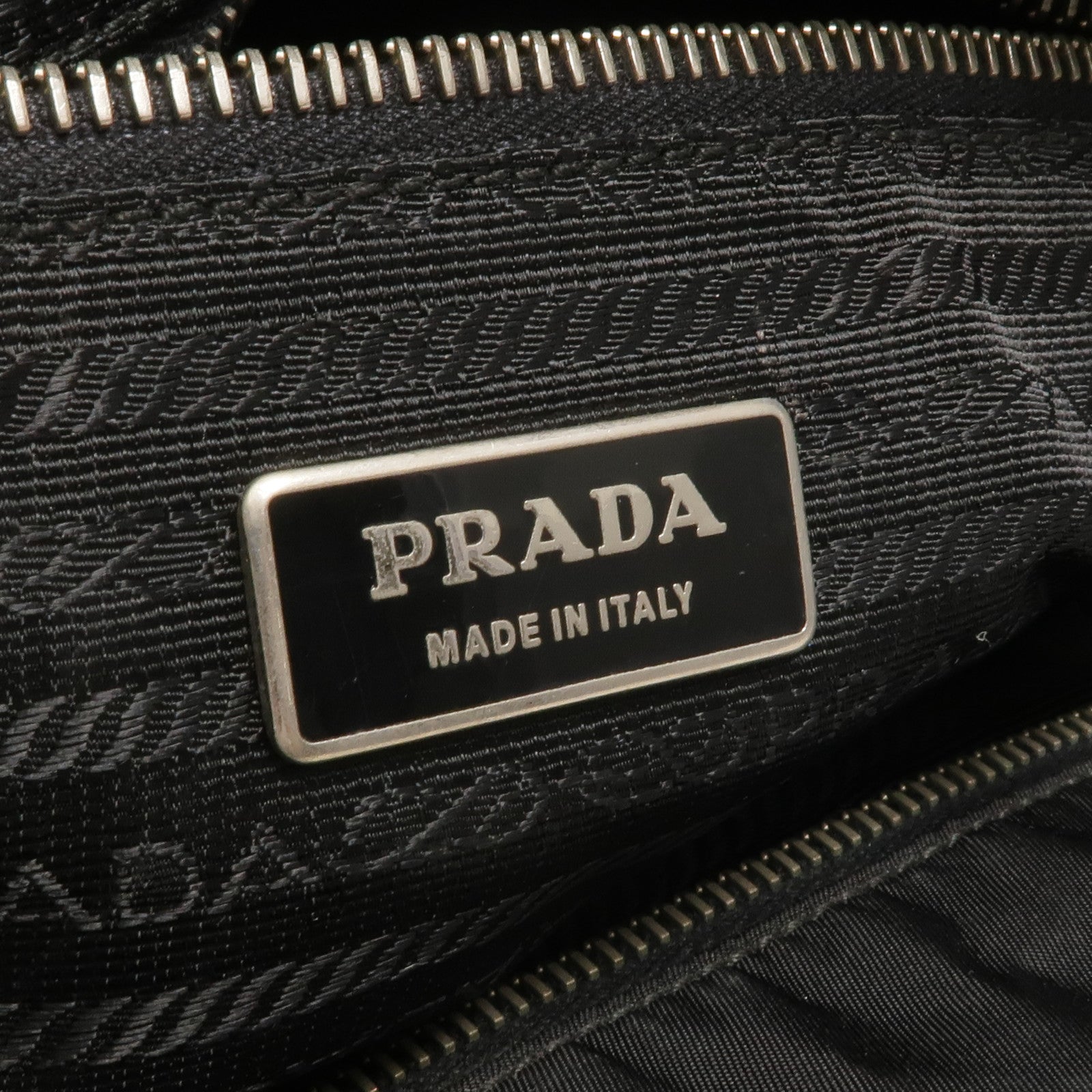 PRADA 尼龍Shoulder Bag銀扣肩背袋