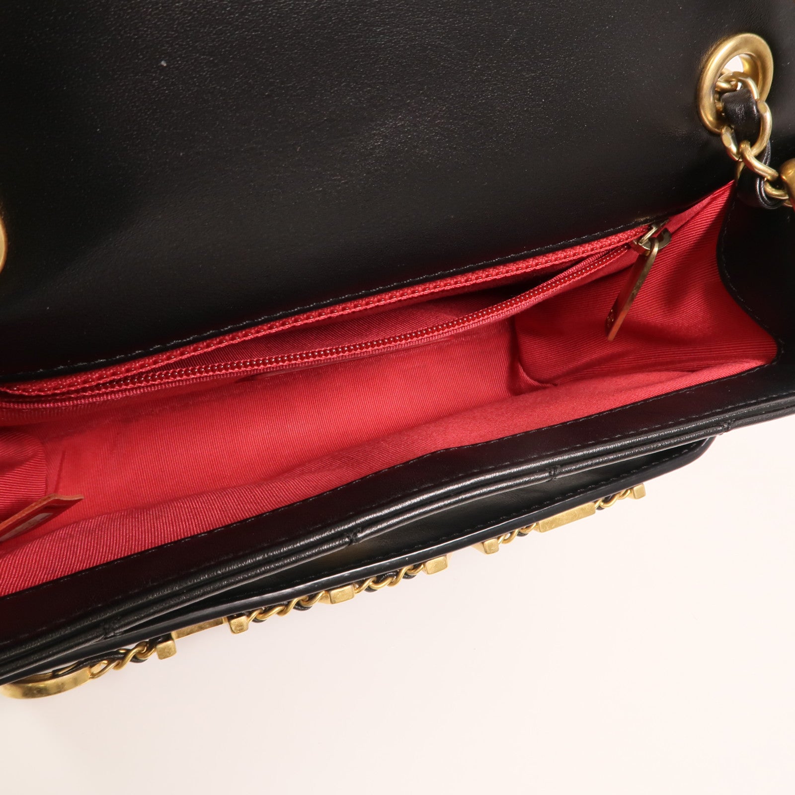 CHANEL 牛皮皮革Enchained Flap金扣鏈帶肩背袋