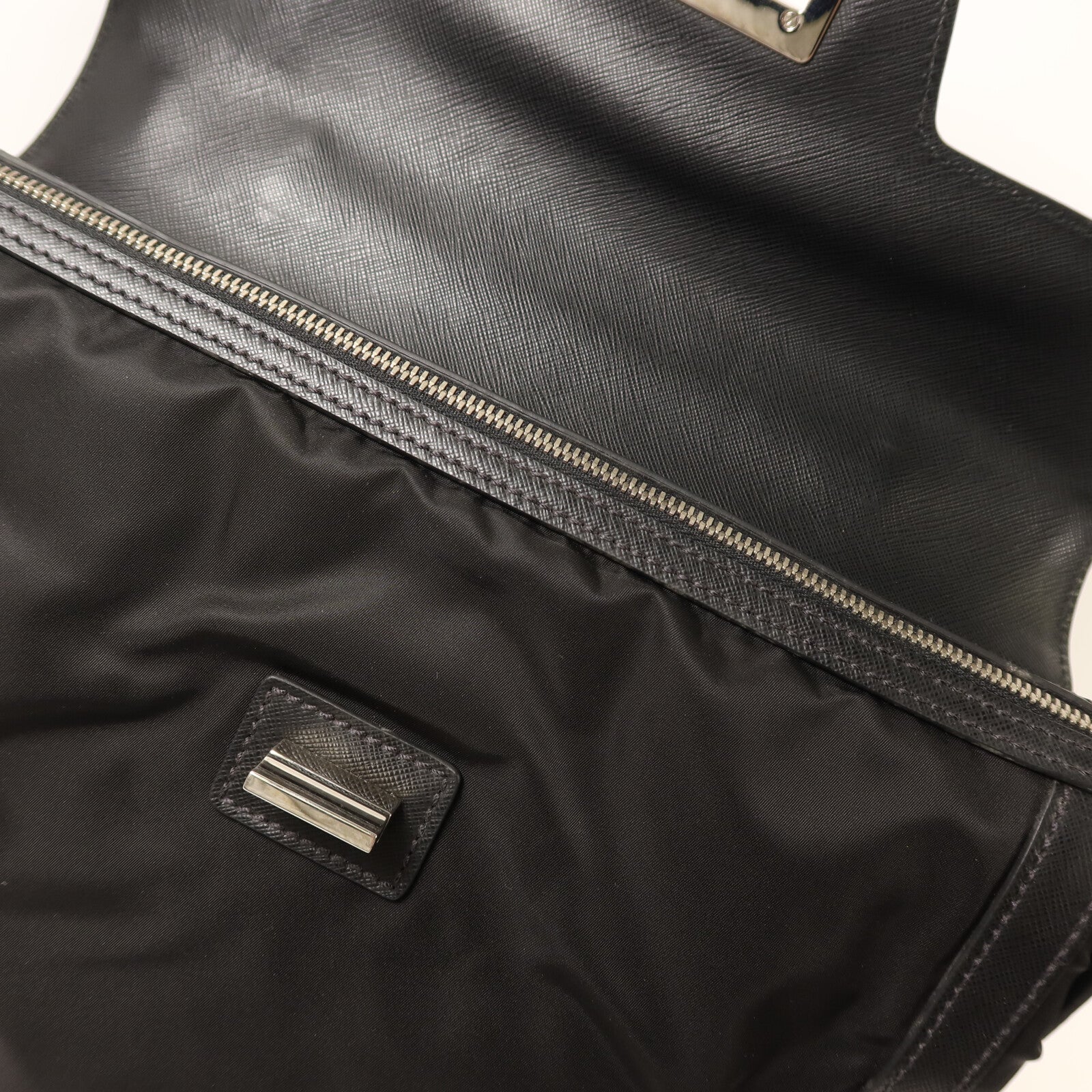 PRADA 尼龍Hand Bag銀扣手挽袋