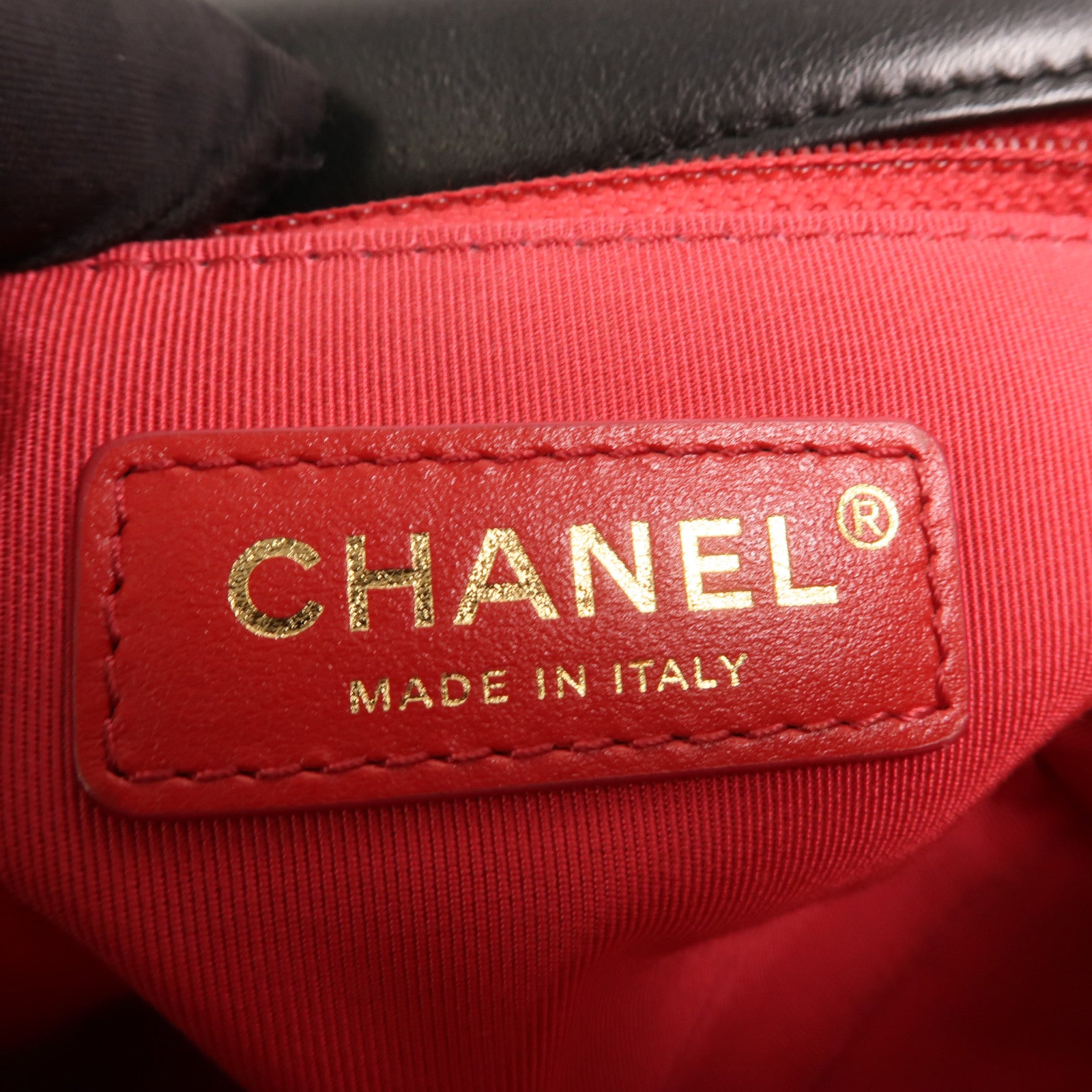 CHANEL 牛皮皮革Enchained Flap金扣鏈帶肩背袋