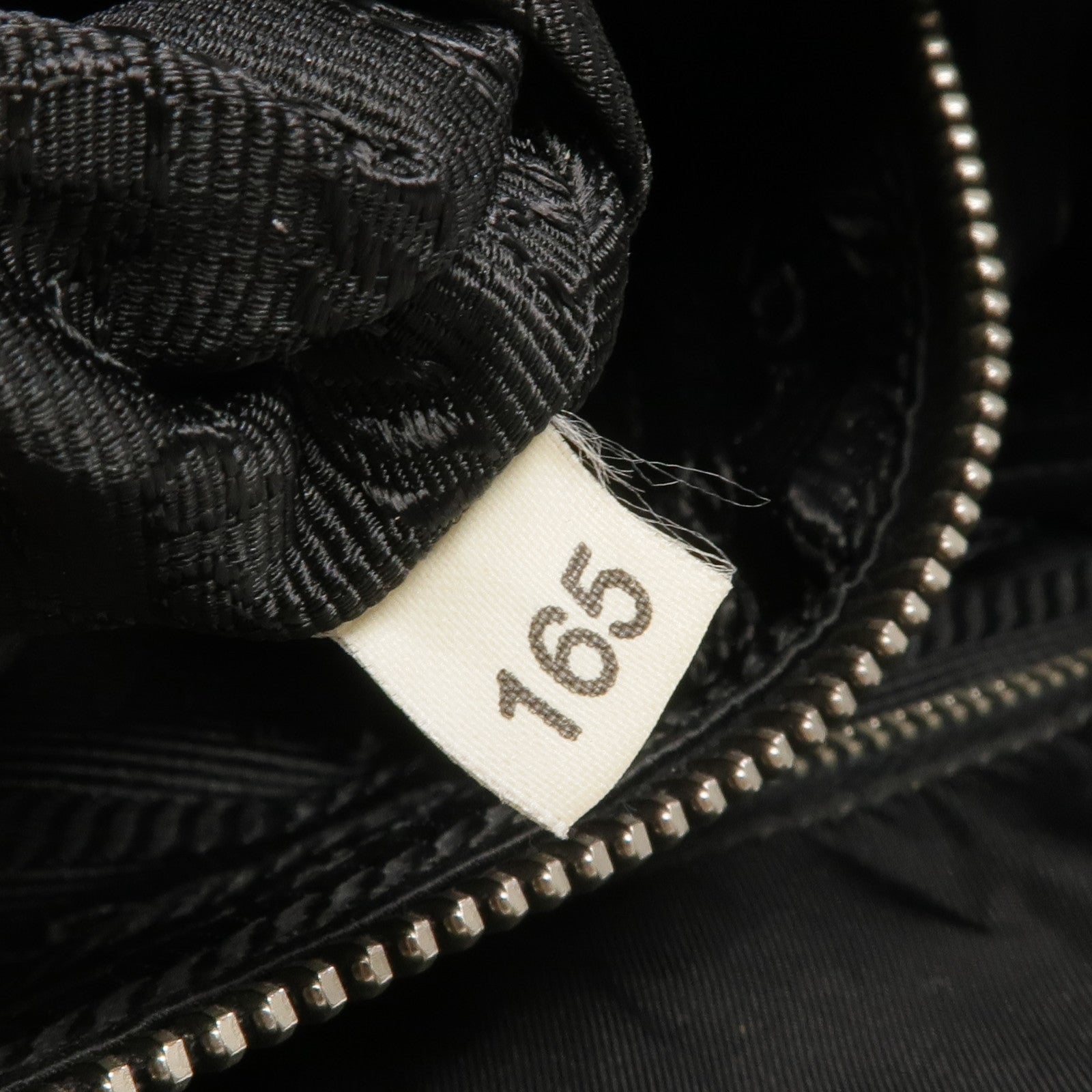PRADA 尼龍Shoulder Bag銀扣肩背袋