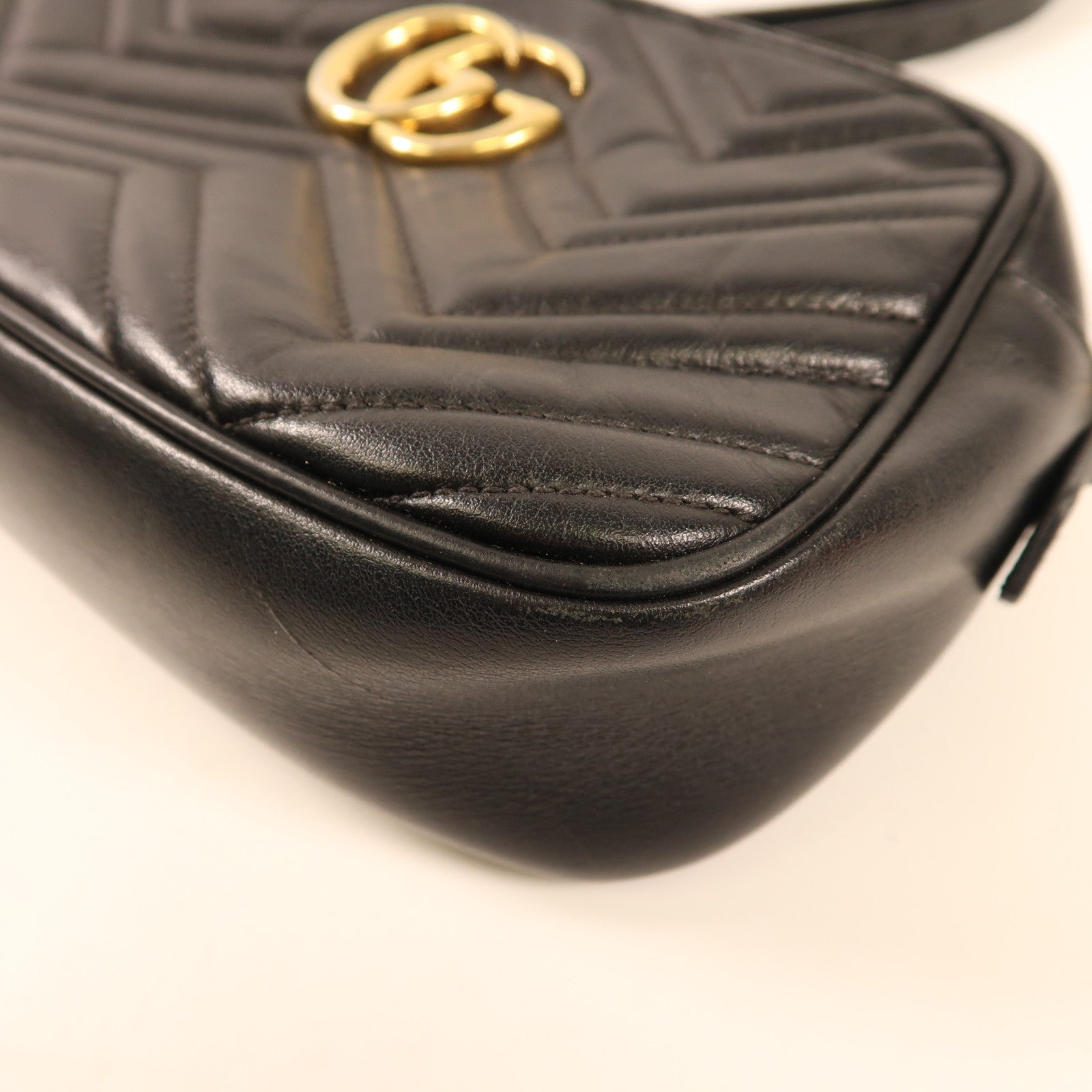 GUCCI 牛皮皮革GG Marmont Camera Mini金扣肩背袋
