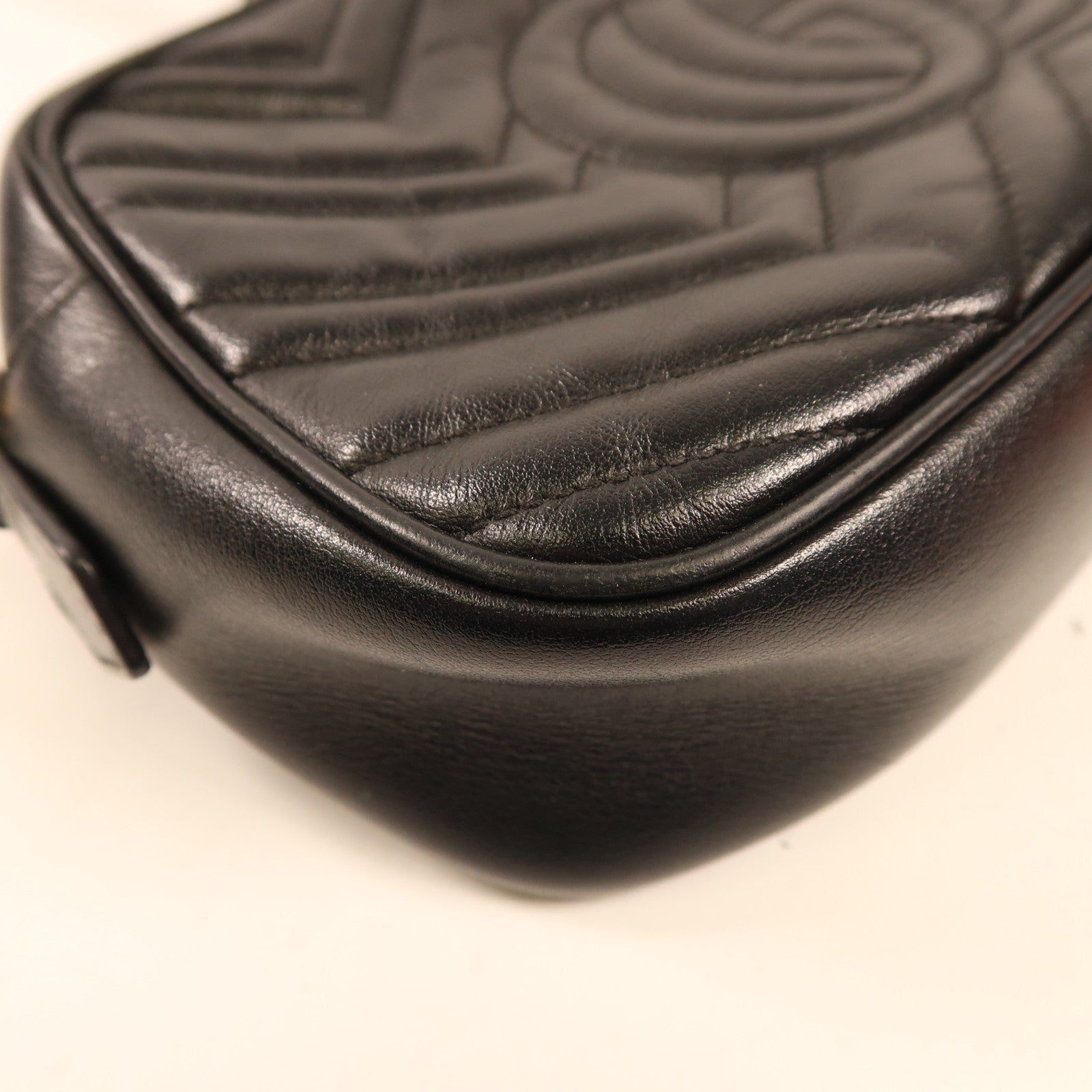GUCCI 牛皮皮革GG Marmont Camera Mini金扣肩背袋