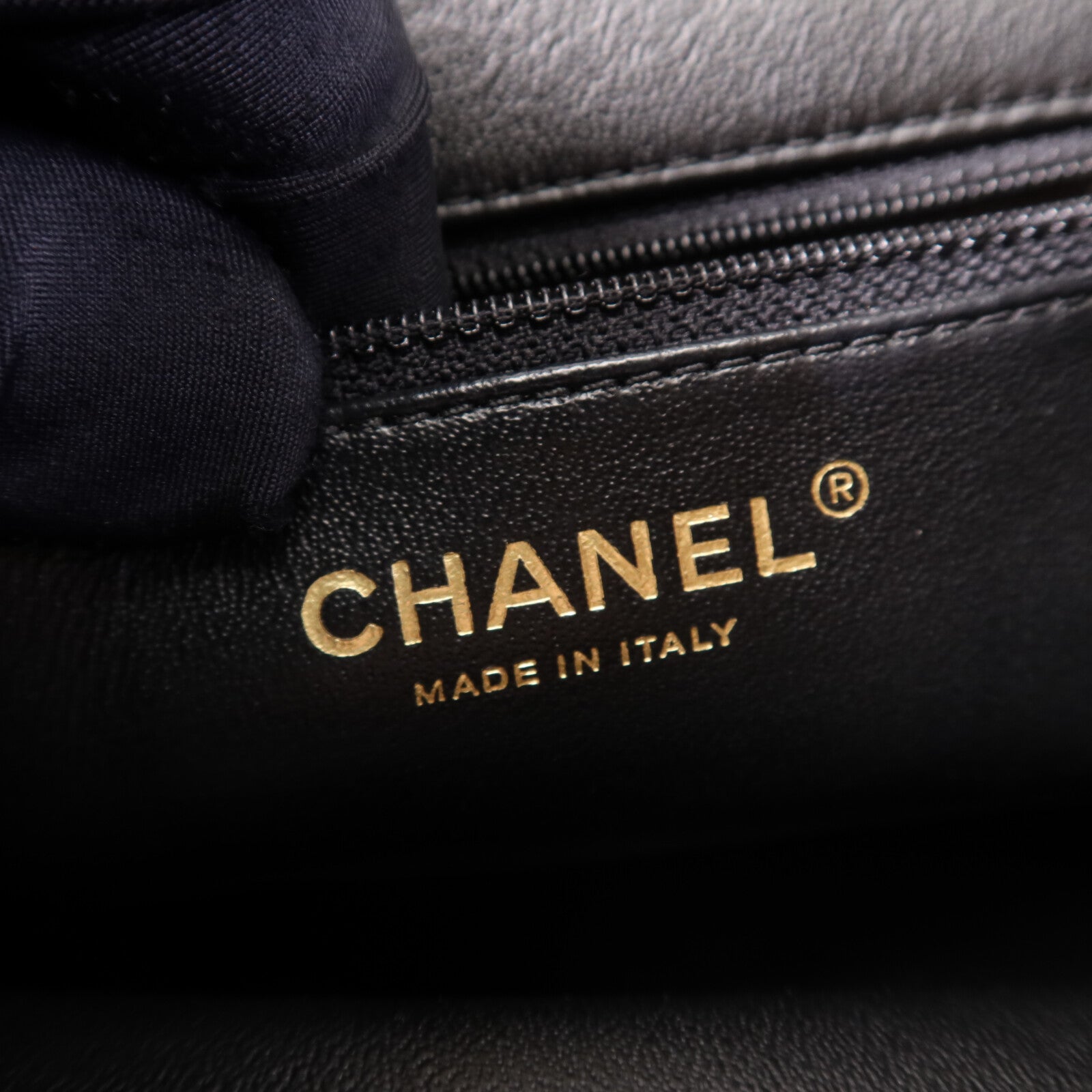 CHANEL 牛皮皮革Backpack金扣鏈帶背包