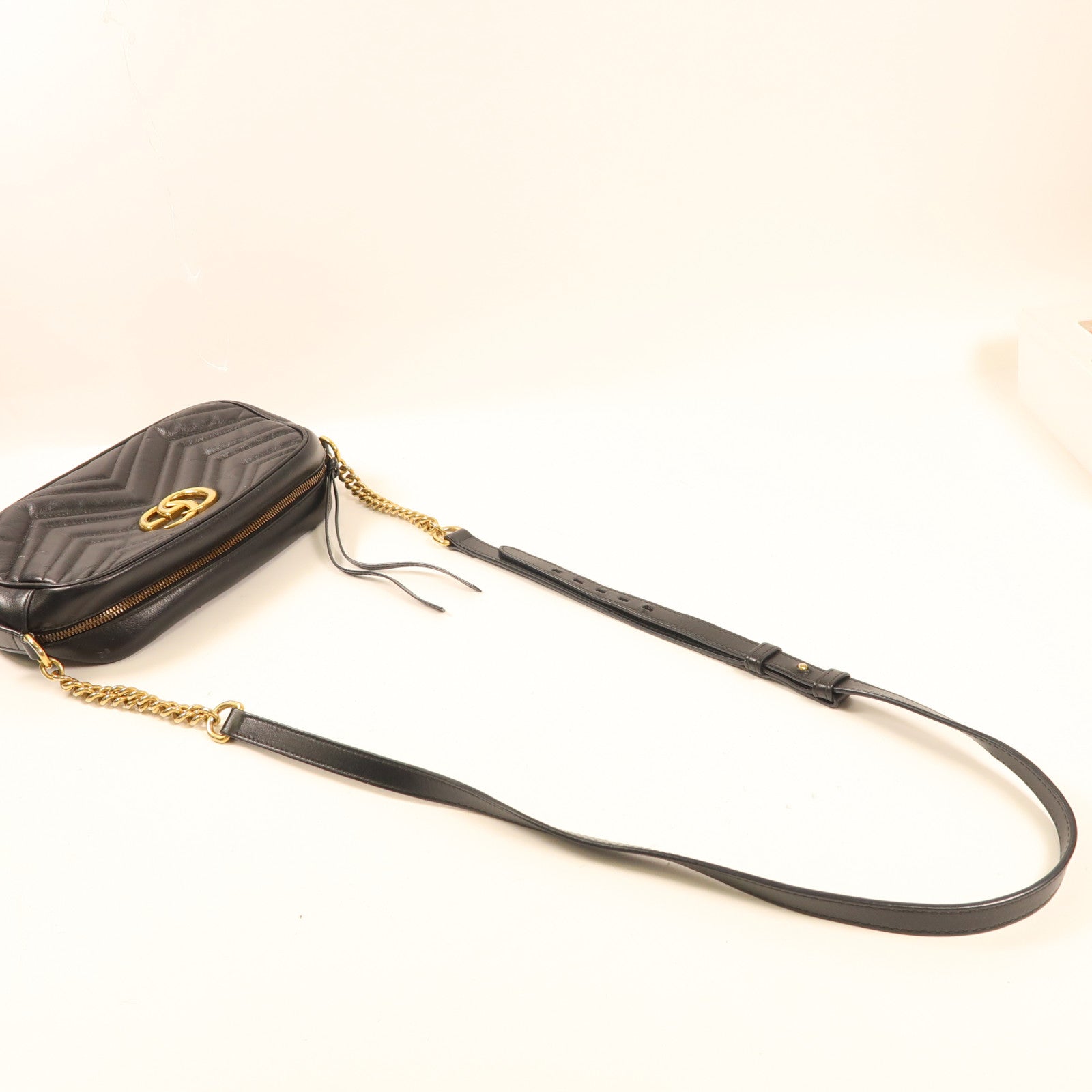 GUCCI 牛皮皮革GG Marmont Camera Mini金扣肩背袋