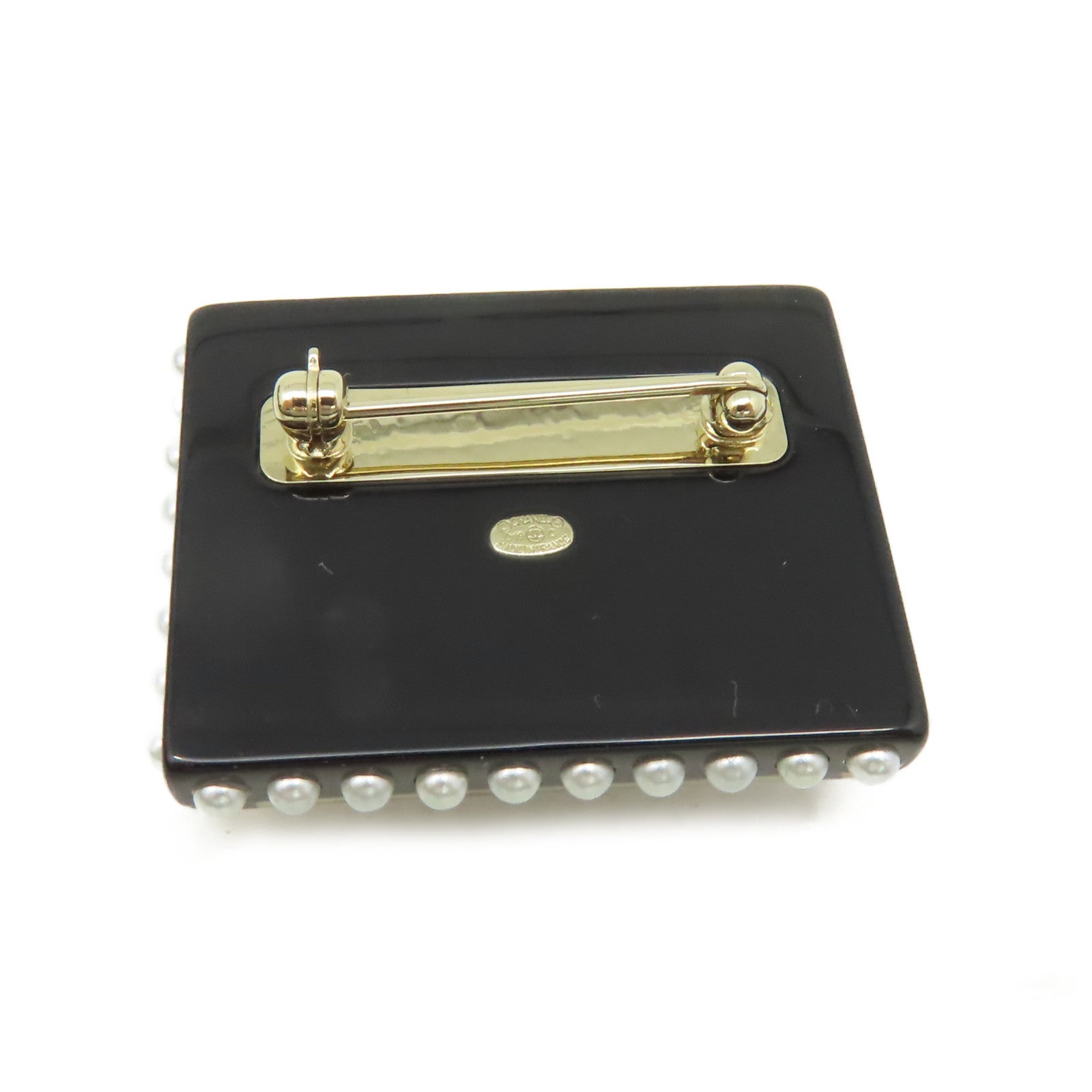 CHANEL **【激減優惠】樹脂/金屬La Pausa Stamp Brooch胸針白色/粉紅色/紅色/黑色/珍珠色