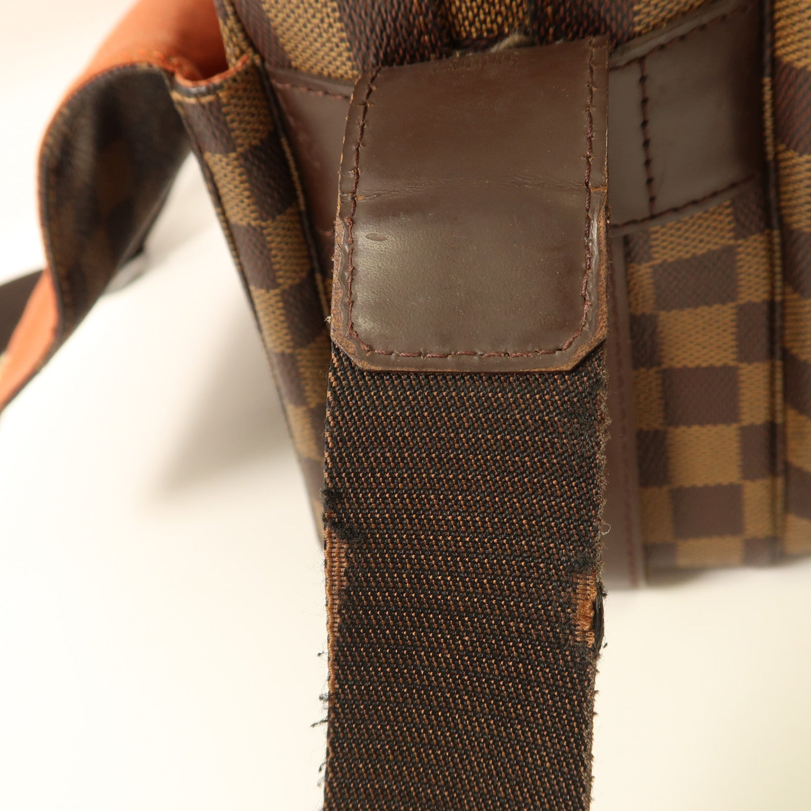 LOUIS VUITTON Damier Bastille金扣肩背袋啡色