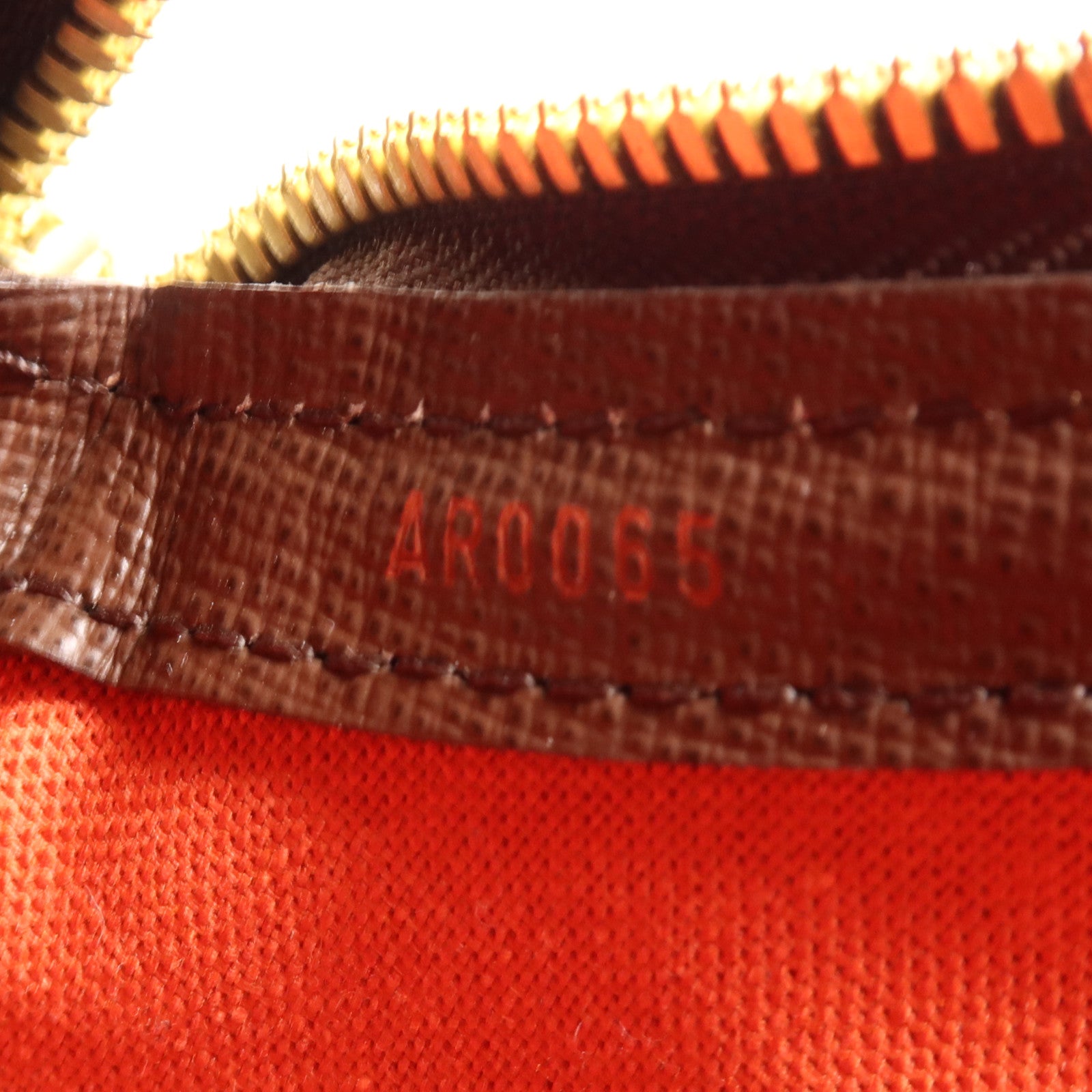 LOUIS VUITTON Damier Belem MM金扣肩背袋