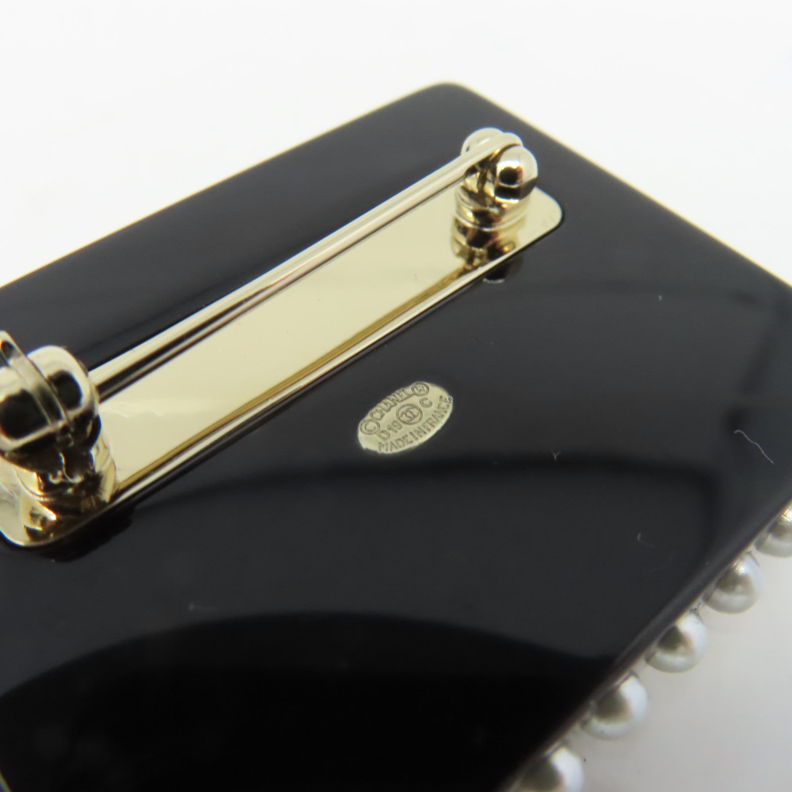 CHANEL **【激減優惠】樹脂/金屬La Pausa Stamp Brooch胸針白色/粉紅色/紅色/黑色/珍珠色