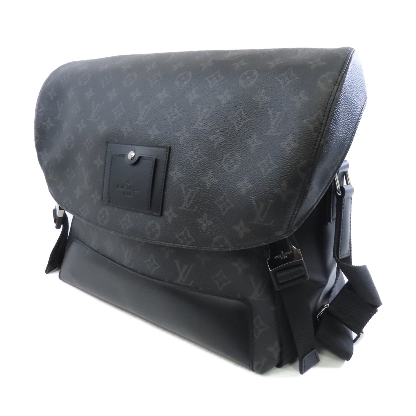 LOUIS VUITTON Monogram Eclipse Messenger Voyage MM銀扣肩背袋黑色