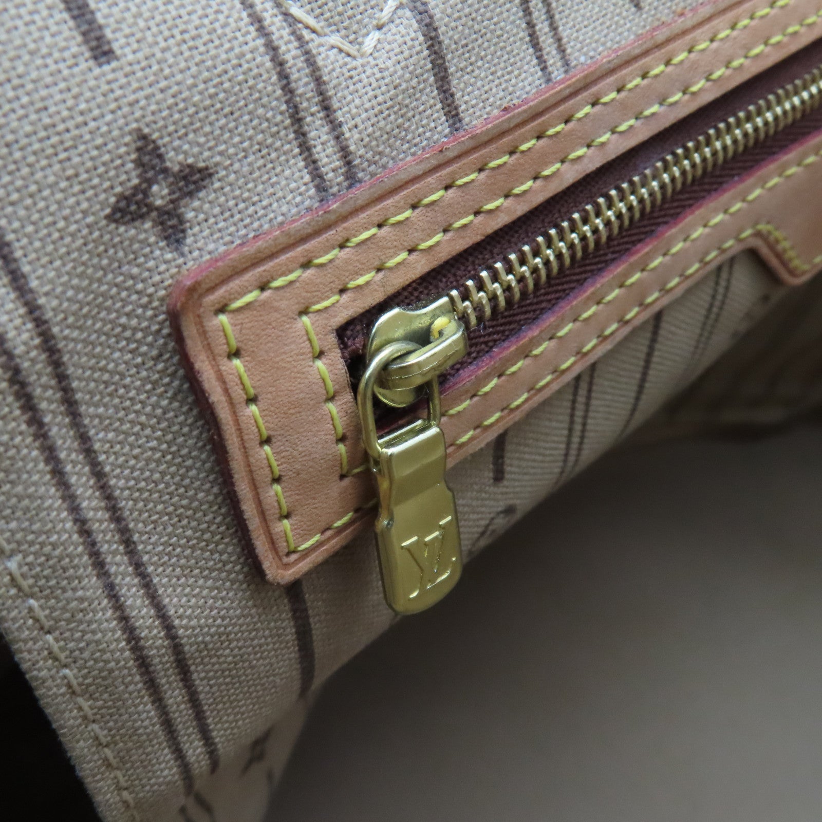 LOUIS VUITTON Monogram Neverfull MM gold buckle shoulder bag / hand bag brown