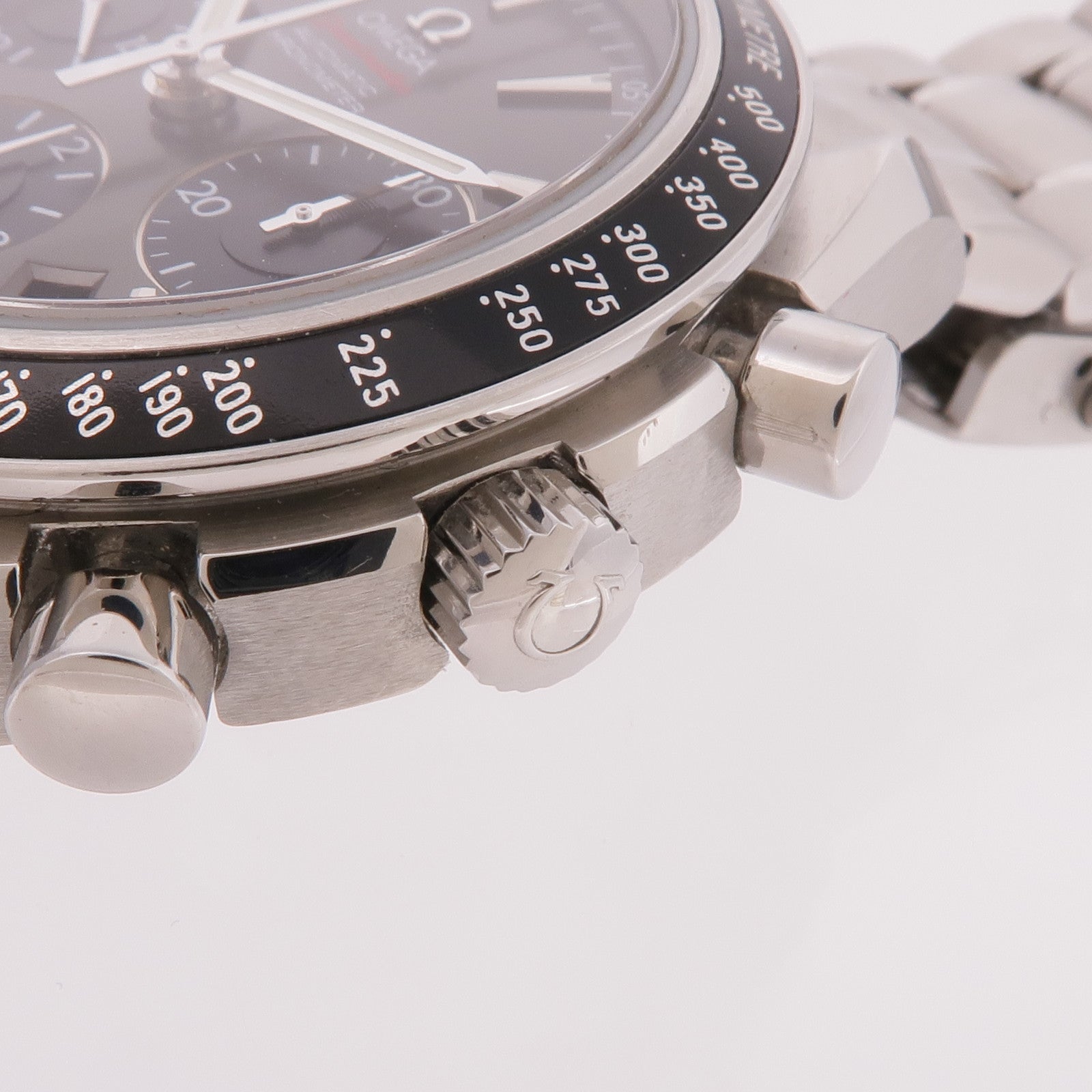 OMEGA Speedmaster Date / Day‑Date 323.30.40.40