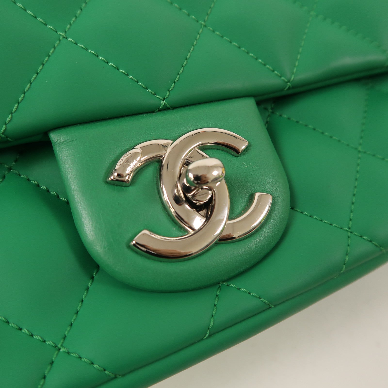 CHANEL 皮革/尼龍Chain Shoulder銀扣肩背袋