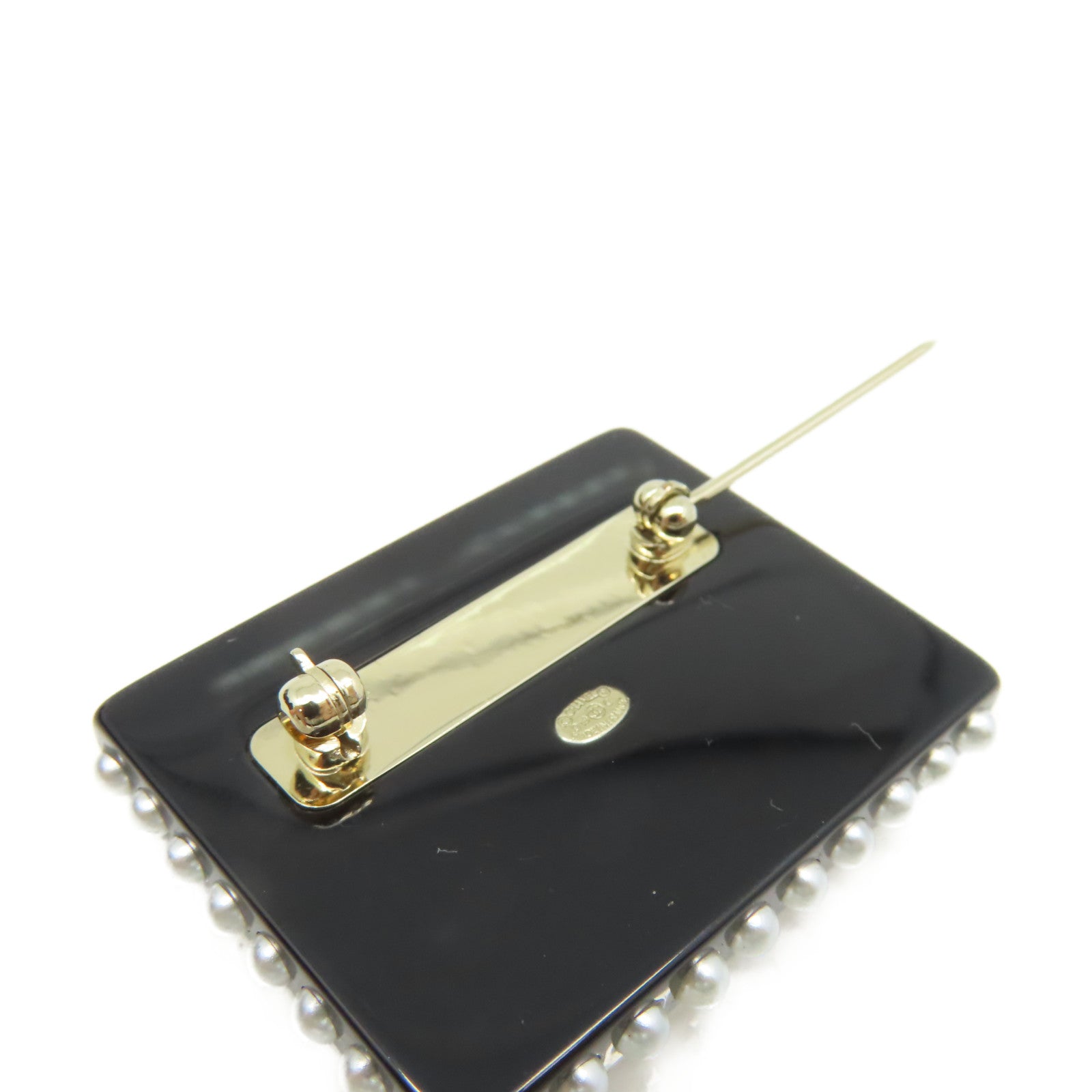 CHANEL **【激減優惠】樹脂/金屬La Pausa Stamp Brooch胸針白色/粉紅色/紅色/黑色/珍珠色