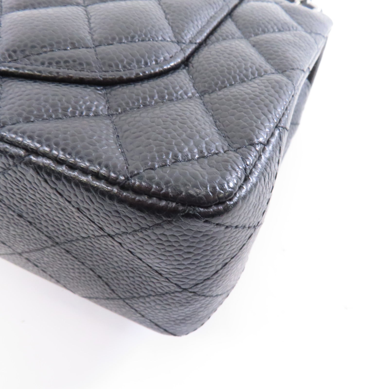 CHANEL 菱格Caviar皮革Classic Flap 23銀扣鏈帶肩背袋黑色