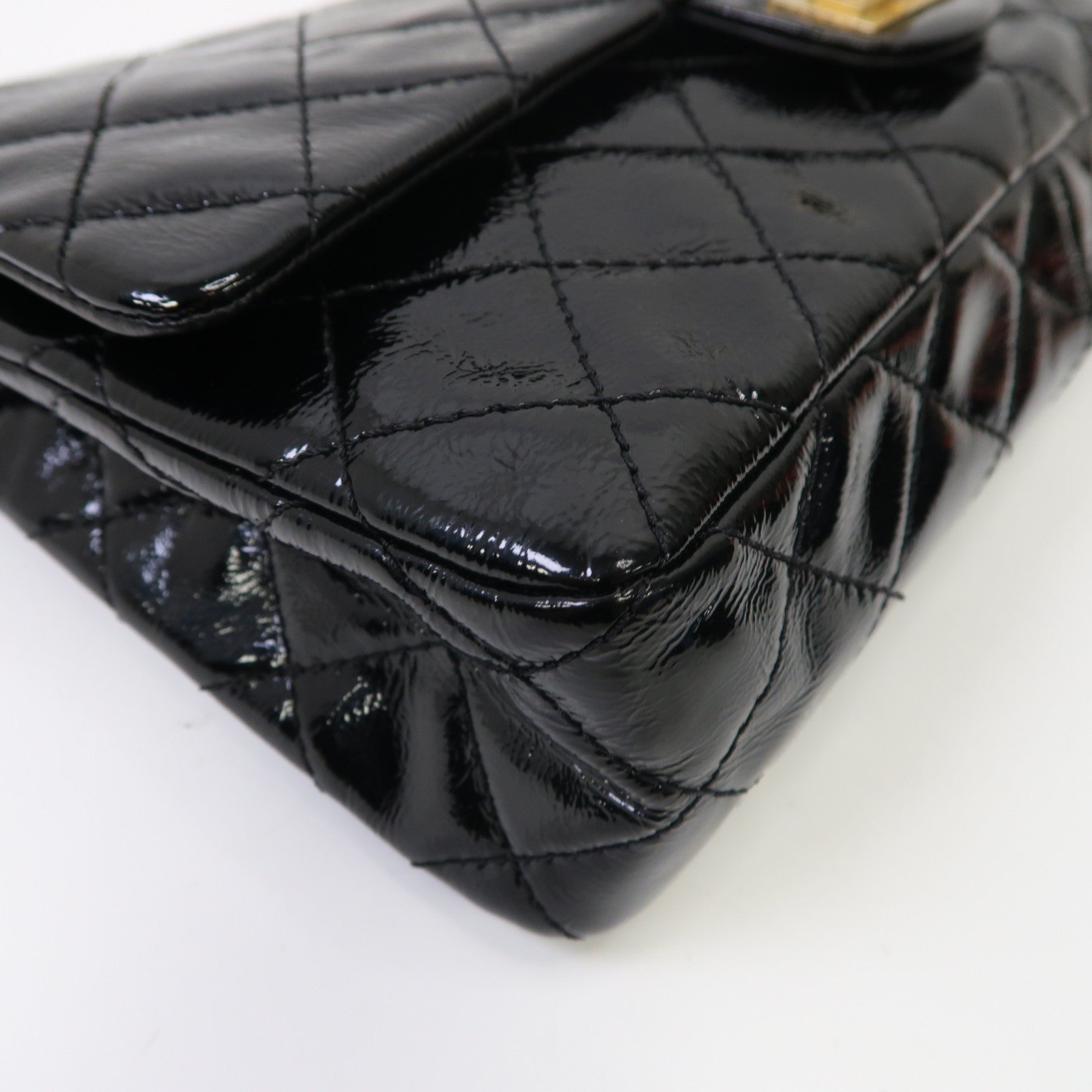 CHANEL 菱格漆皮皮革2.55金扣鏈帶肩背袋黑色