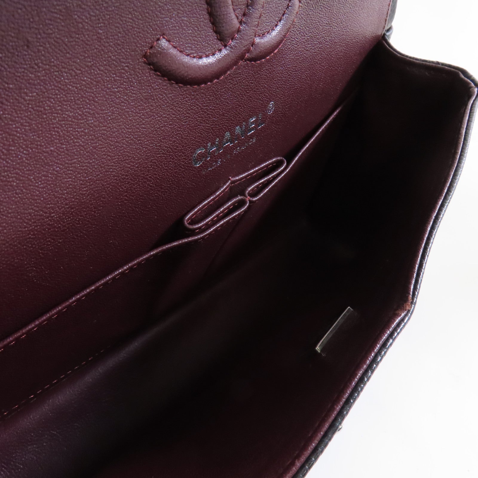 CHANEL 菱格Caviar皮革Classic Flap 23銀扣鏈帶肩背袋黑色
