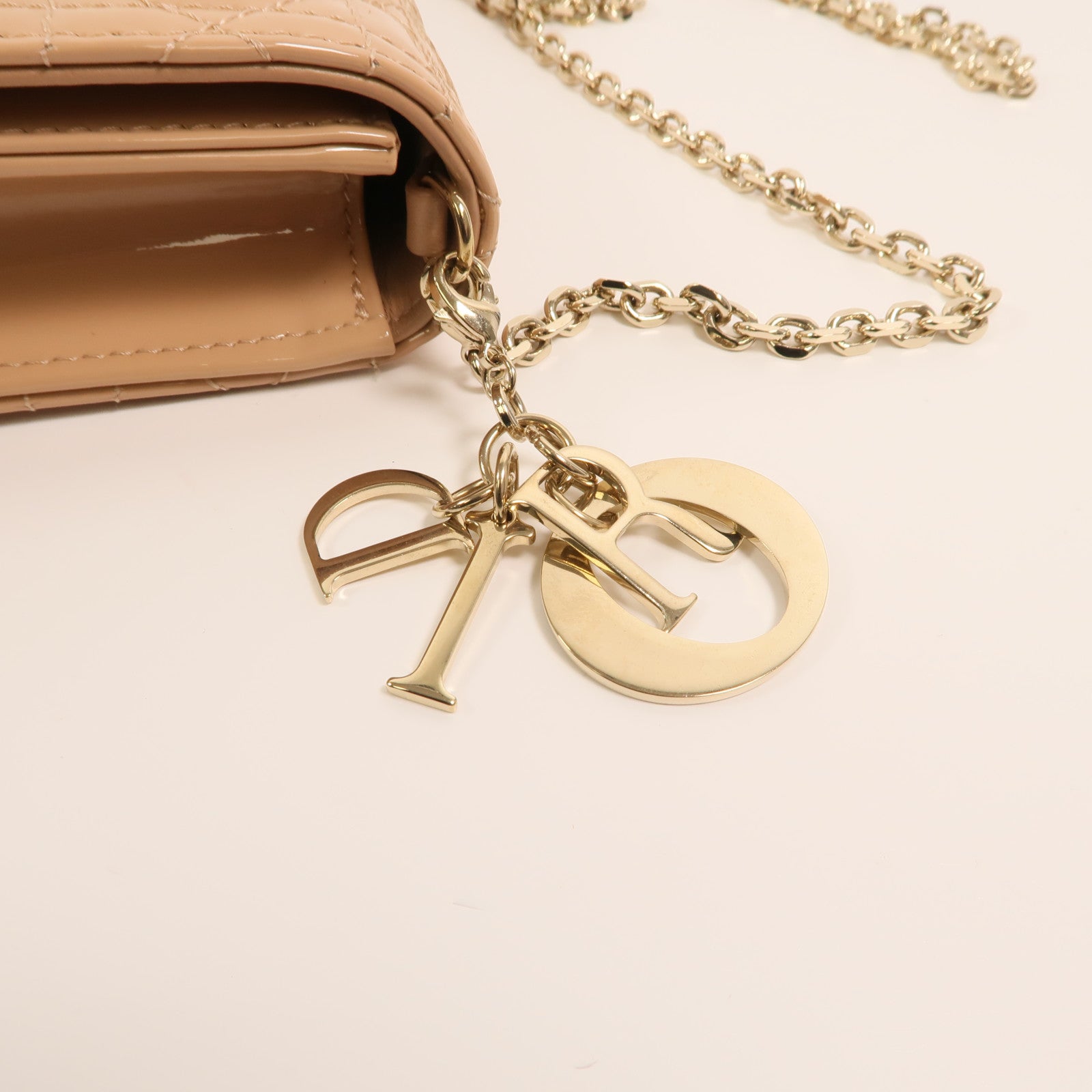 Dior 漆皮皮革Lady Dior Pouch鏈帶肩背袋