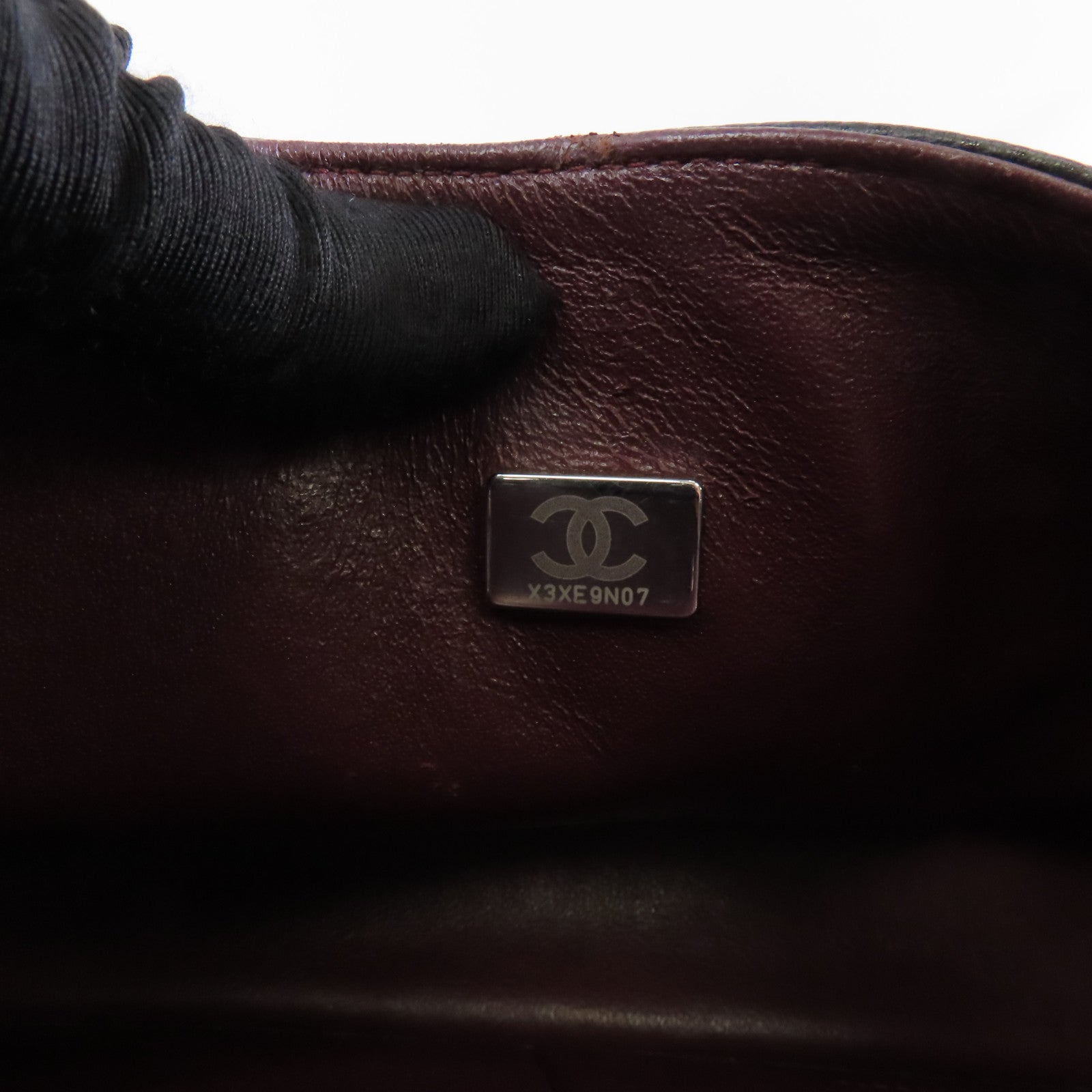 CHANEL 菱格Caviar皮革Classic Flap 23銀扣鏈帶肩背袋黑色