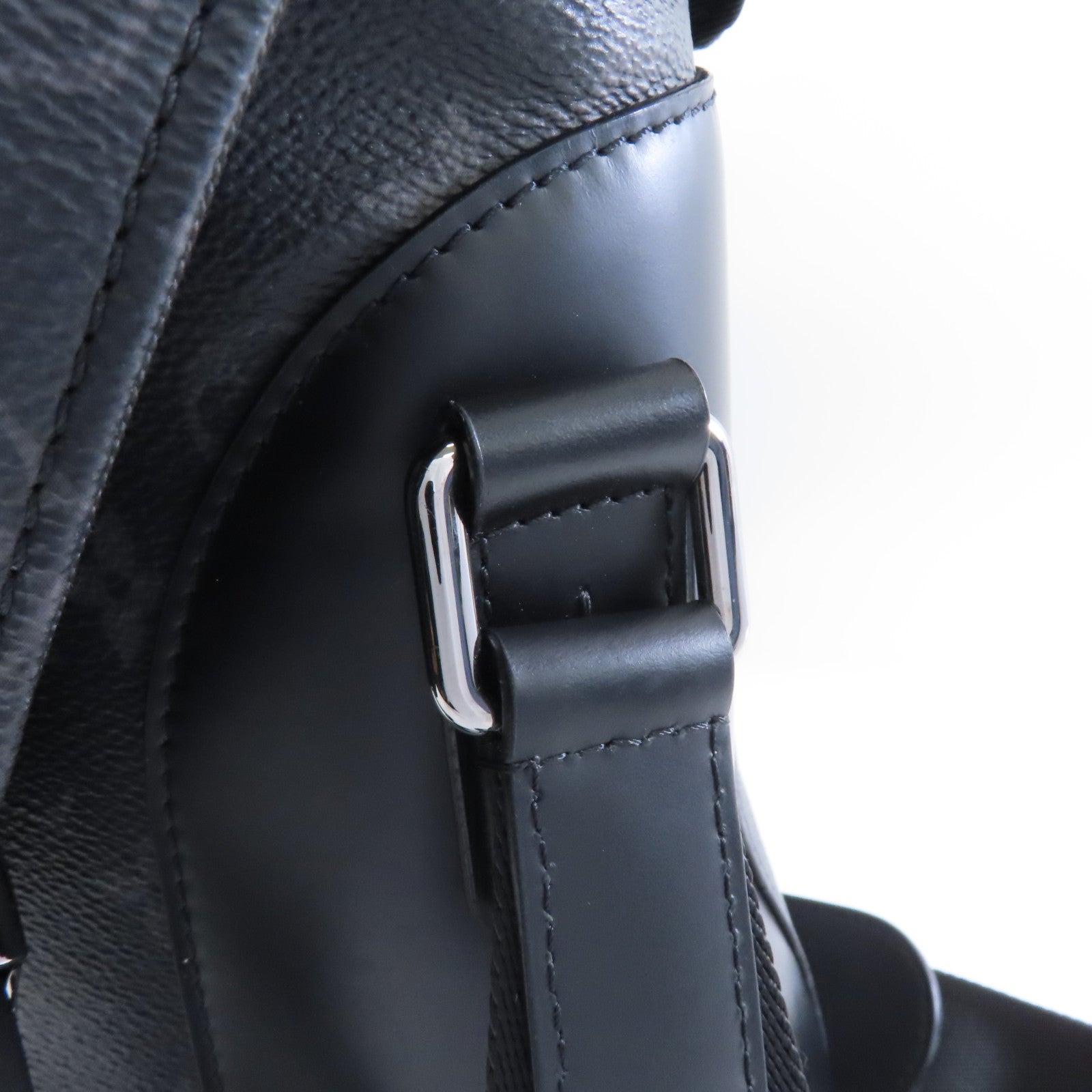 LOUIS VUITTON Monogram Eclipse Messenger Voyage MM銀扣肩背袋黑色