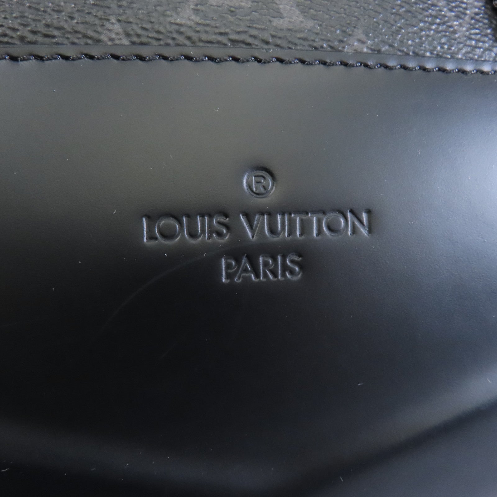 LOUIS VUITTON Monogram Eclipse Messenger Voyage MM銀扣肩背袋黑色