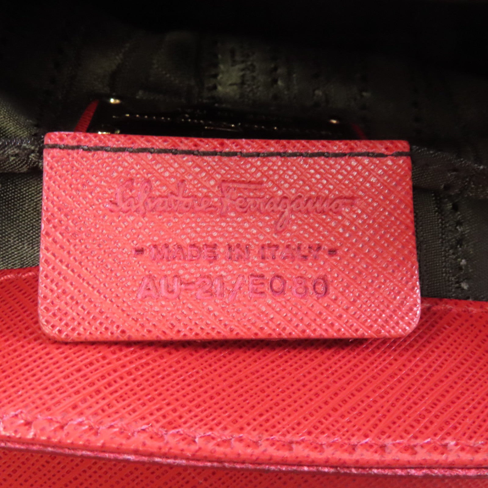Salvatore Ferragamo 牛皮皮革Chain Shoulder金扣鏈帶肩背袋紅色