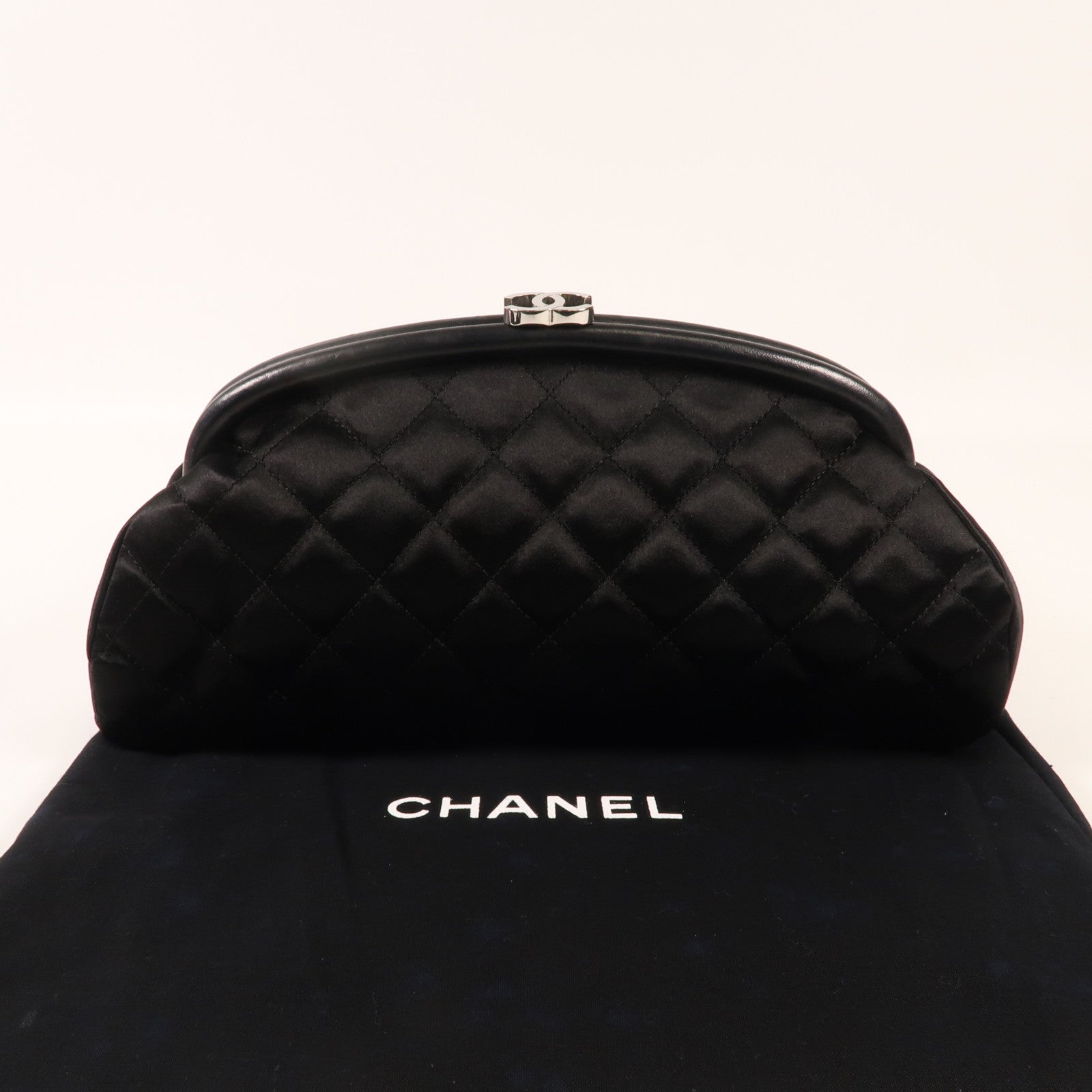 CHANEL Satin Timeless Clutch銀扣手拿包