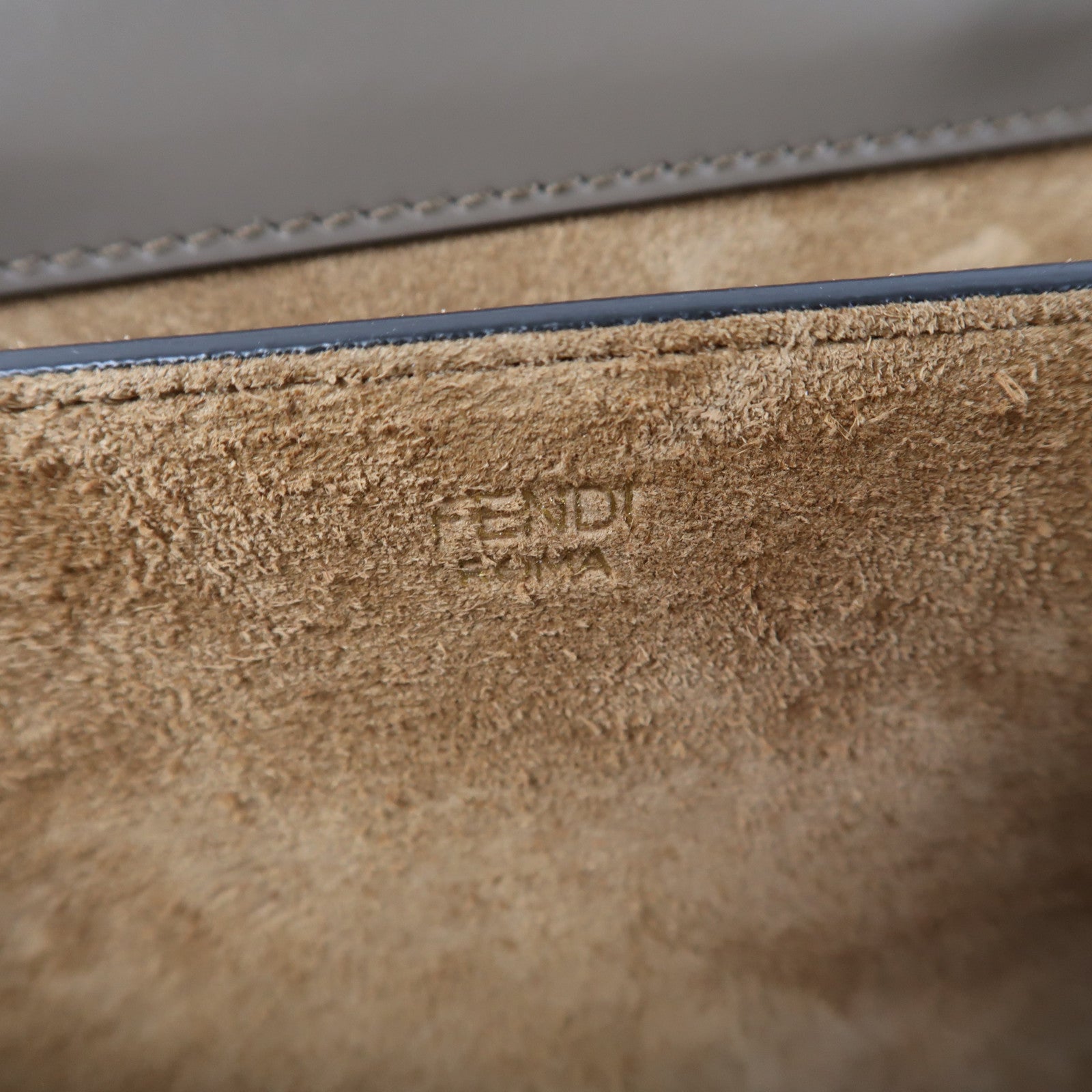 FENDI 牛皮皮革Touch FF金扣肩背袋灰色