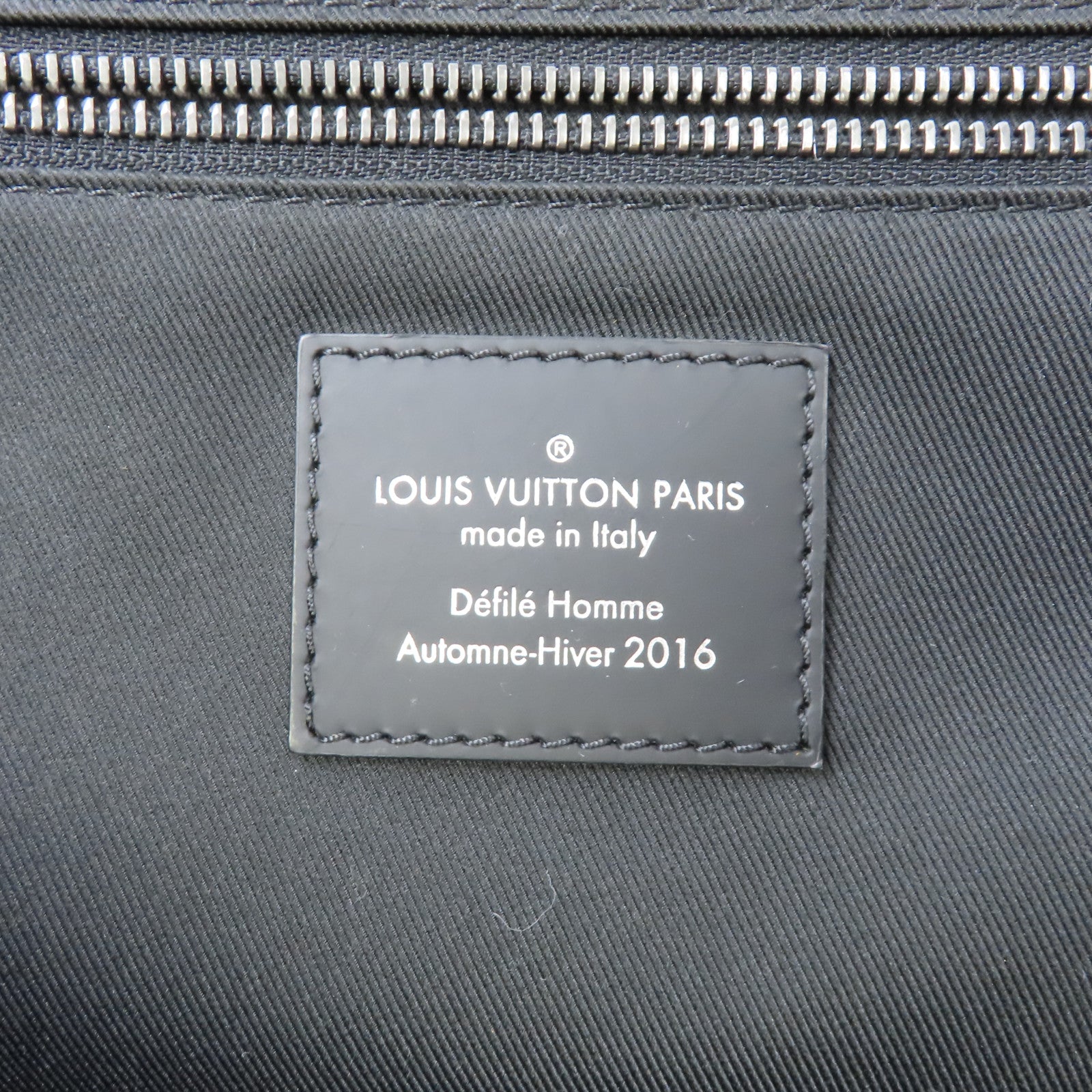 LOUIS VUITTON Monogram Eclipse Messenger Voyage MM銀扣肩背袋黑色