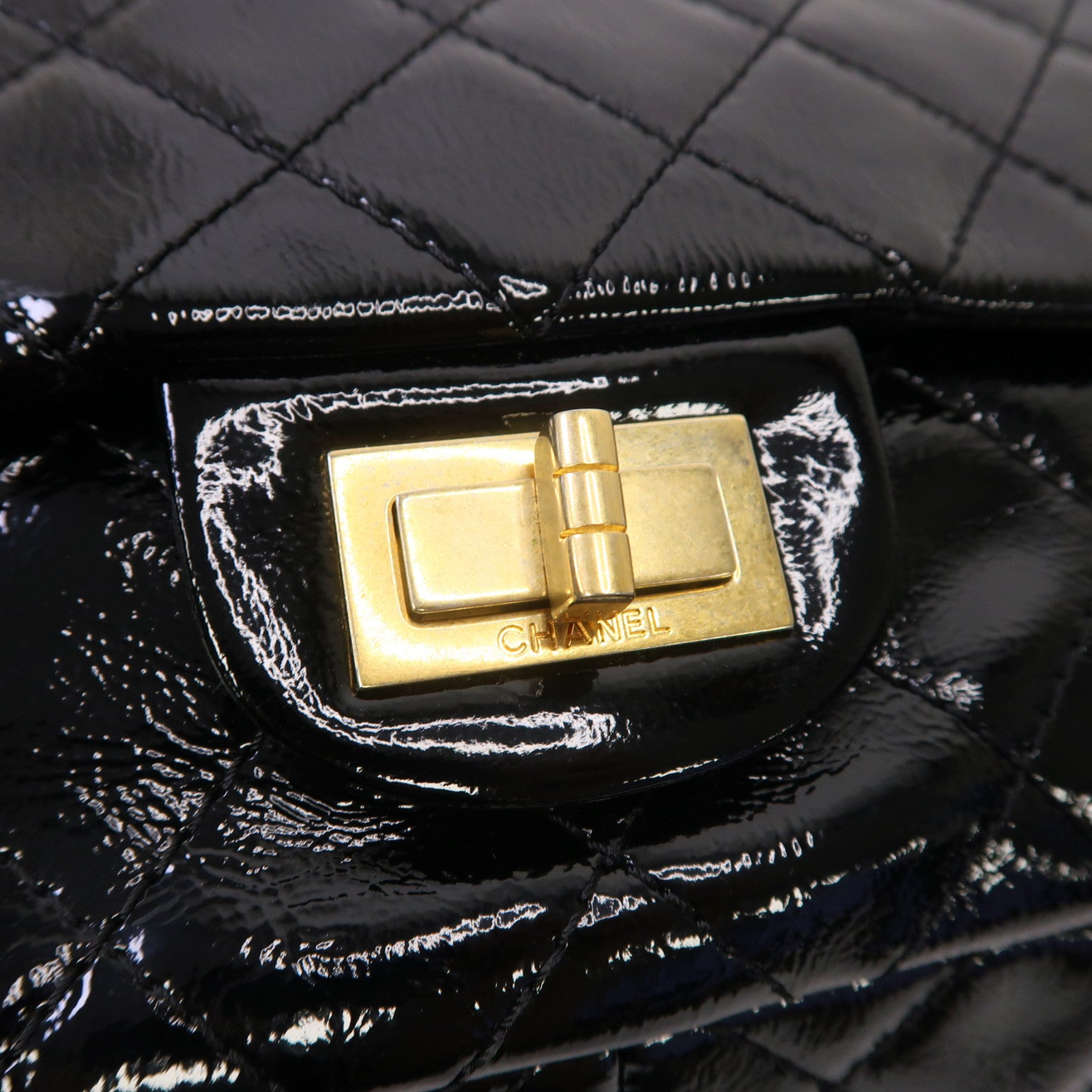 CHANEL 菱格漆皮皮革2.55金扣鏈帶肩背袋黑色